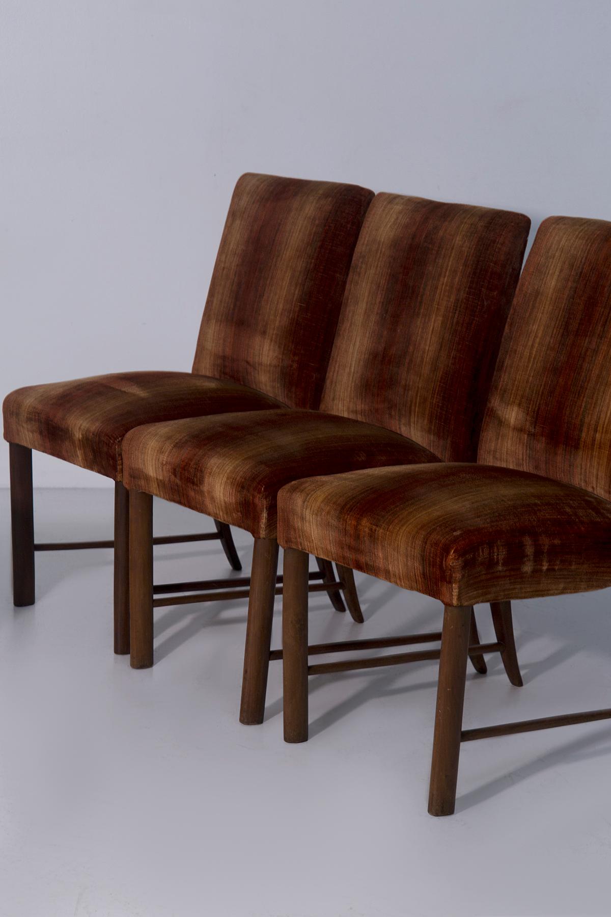 Set of six chairs by Paolo Buffa with original velvet fabric of the period (Stoff) im Angebot