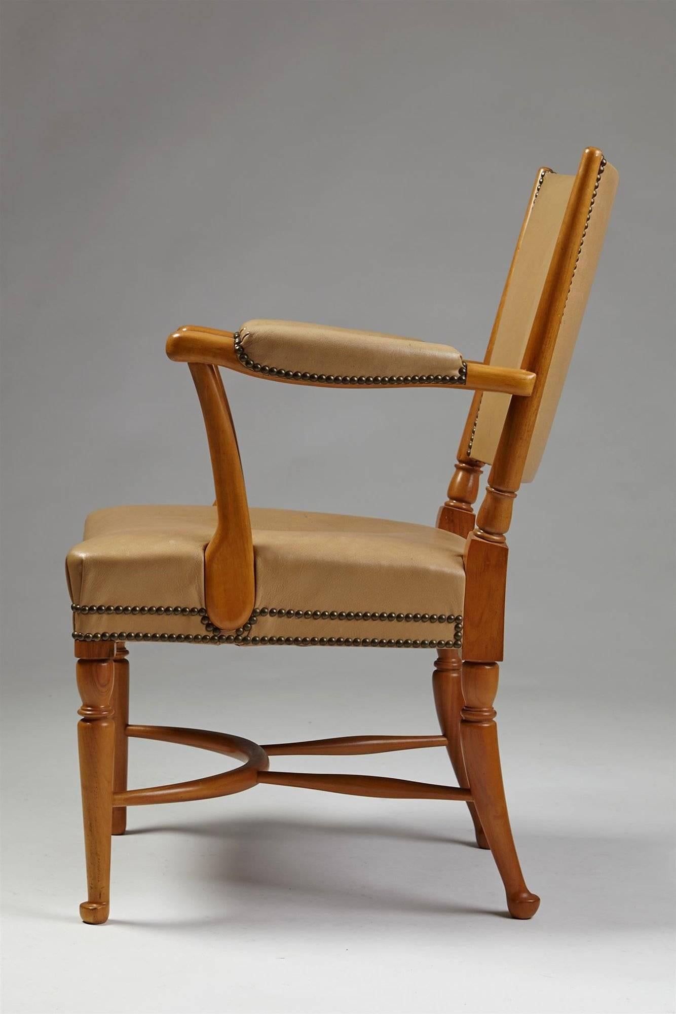 Set of Six Chairs Designed by Josef Frank for Svensk Tenn, Model 725, Sweden In Good Condition For Sale In Stockholm, SE