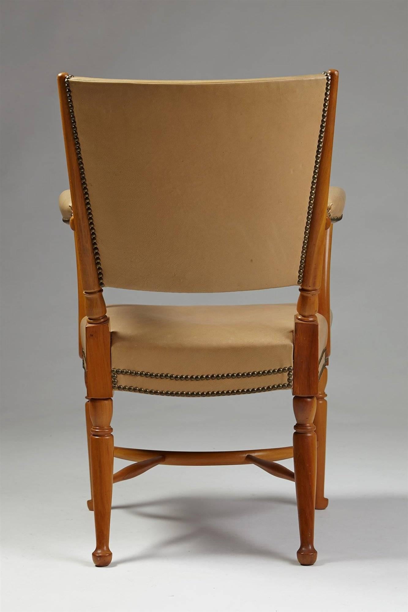 Satz von sechs Stühlen:: entworfen von Josef Frank für Svensk Tenn:: Modell 725:: Schweden (Leder) im Angebot