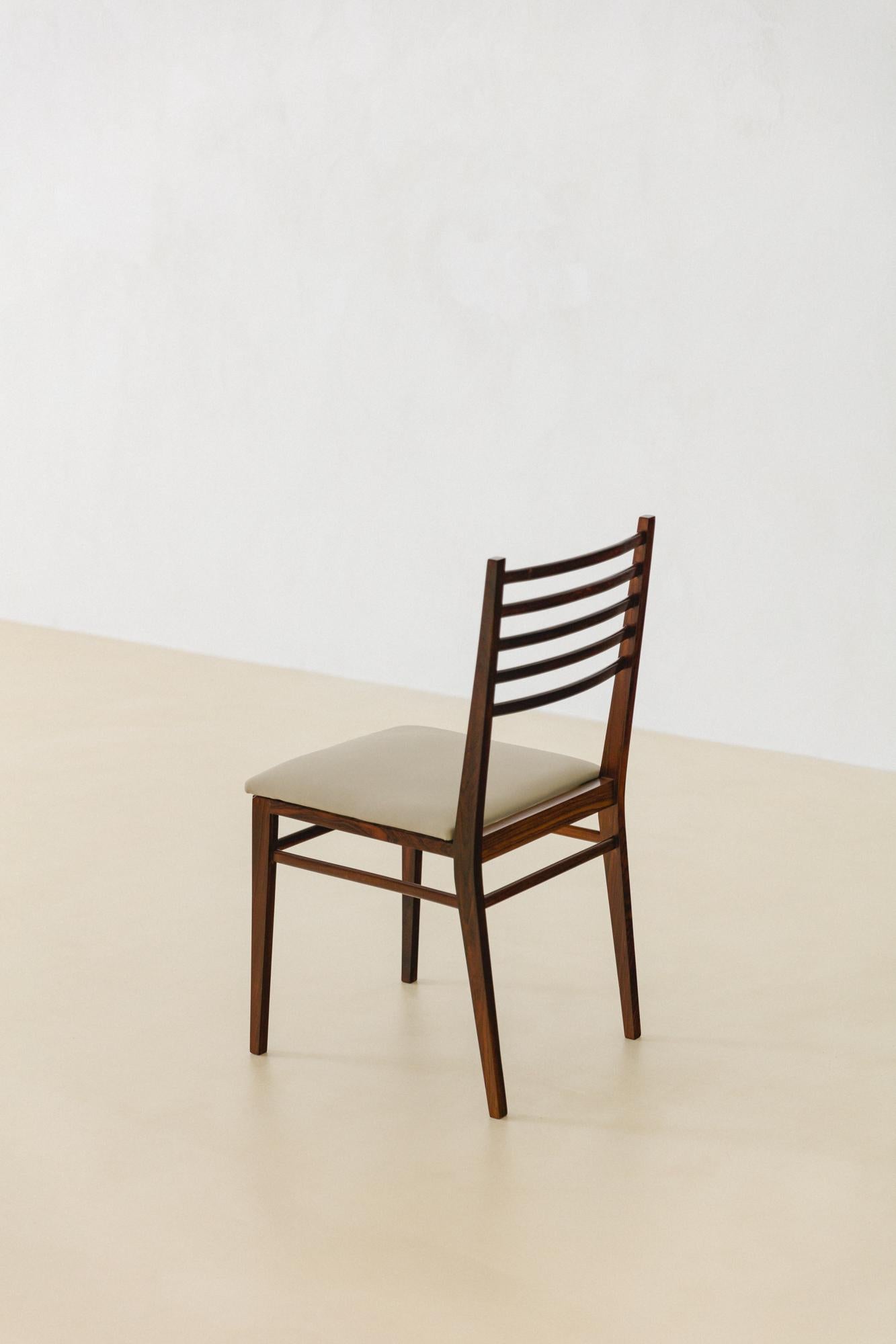Milieu du XXe siècle Ensemble de six chaises en bois de rose, modèle 4015 de Geraldo de Barros, Unilabor, années 1950 en vente
