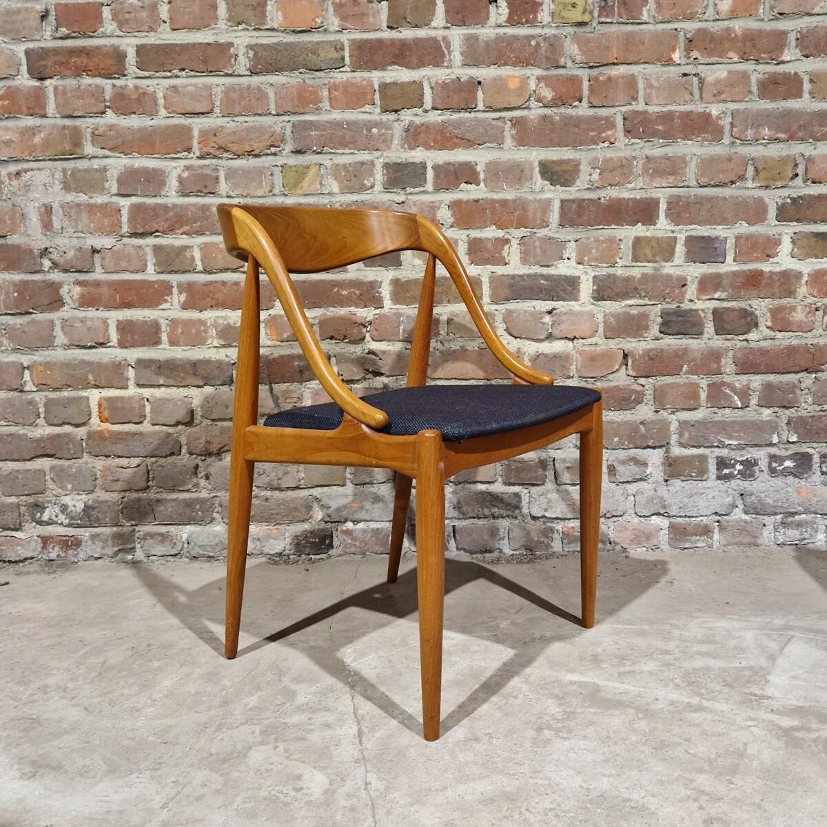 Set of six chairs in solid teak by Johannès Andersen for Uldum Mobelfabrik In Good Condition In Brussels , BE