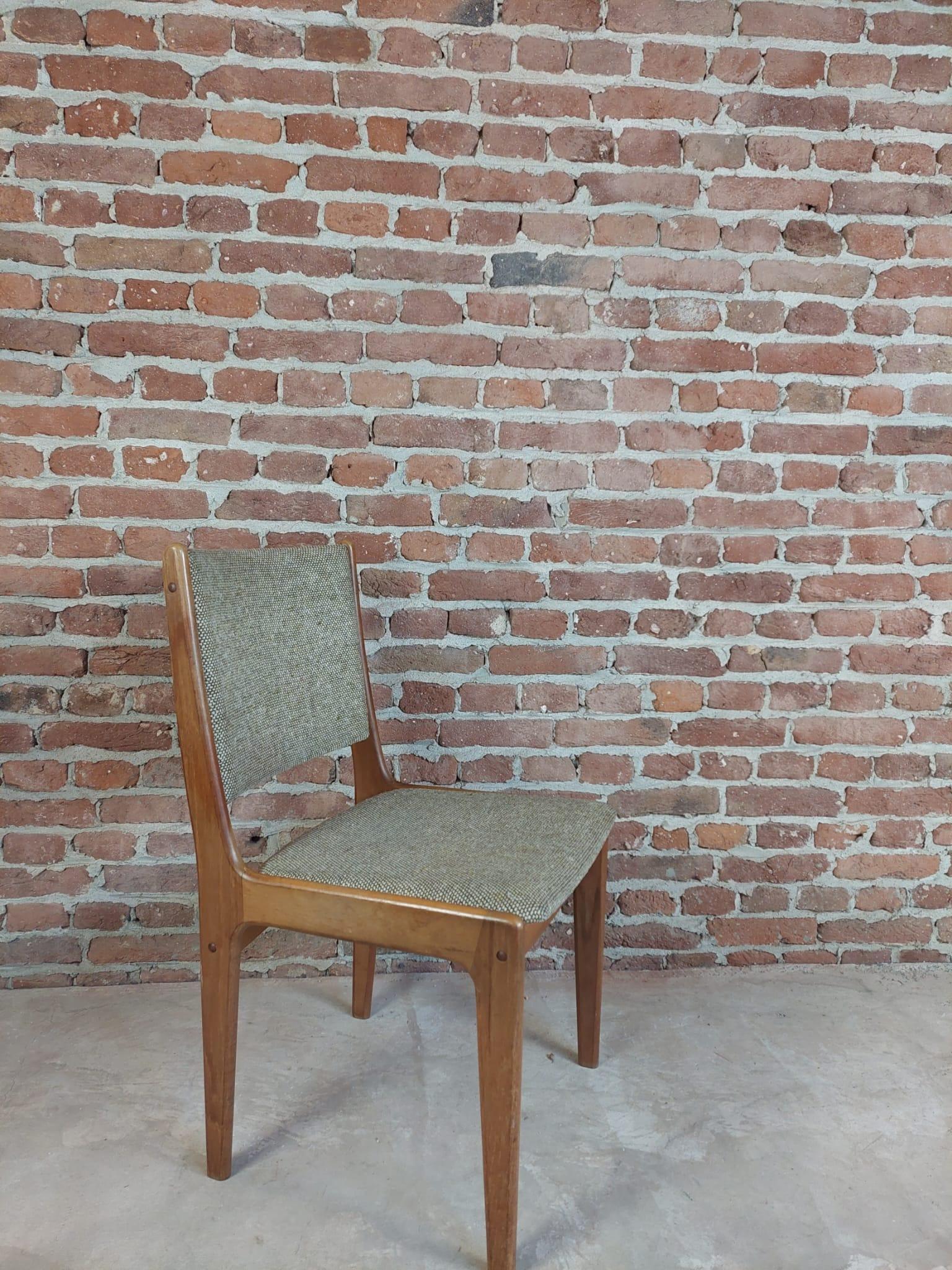Set di sei sedie in legno di teak e tessuto, 1960

Informazioni aggiuntive:
Paese di produzione - Danimarca
Periodo di progettazione - 1960
Periodo di produzione - 1960
Stile - Midcentury / Design danese
Materiale - Legno di teak e tessuto
Colore -