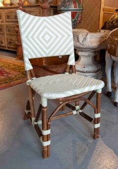 Ensemble de six chaises en matière synthétique et en bambou pour l'extérieur