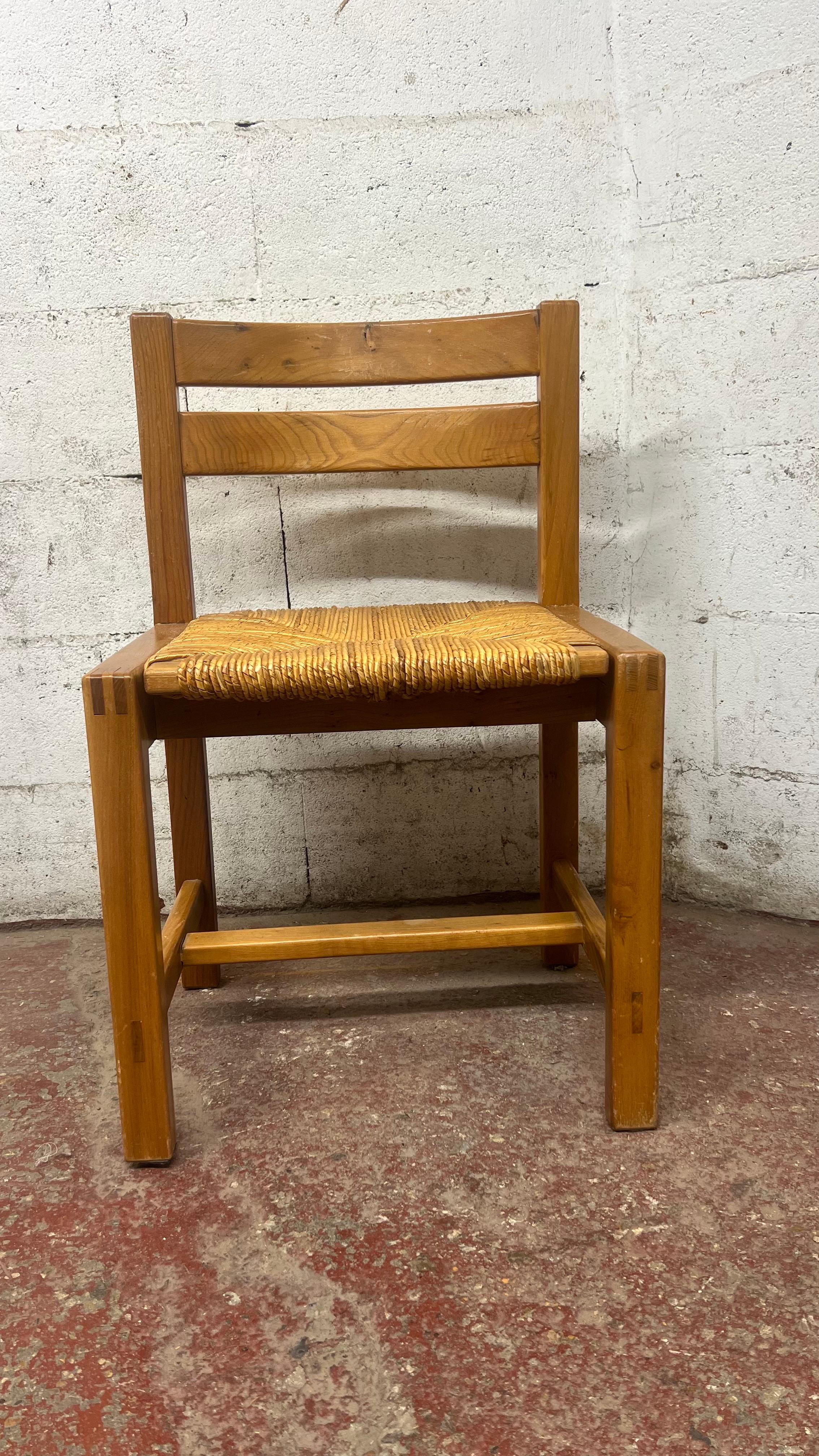 Set di sei venduti in olmo e paglia circa 1980 
IL FONDATORE della Maison Regain ha lavorato prima per CHAPO