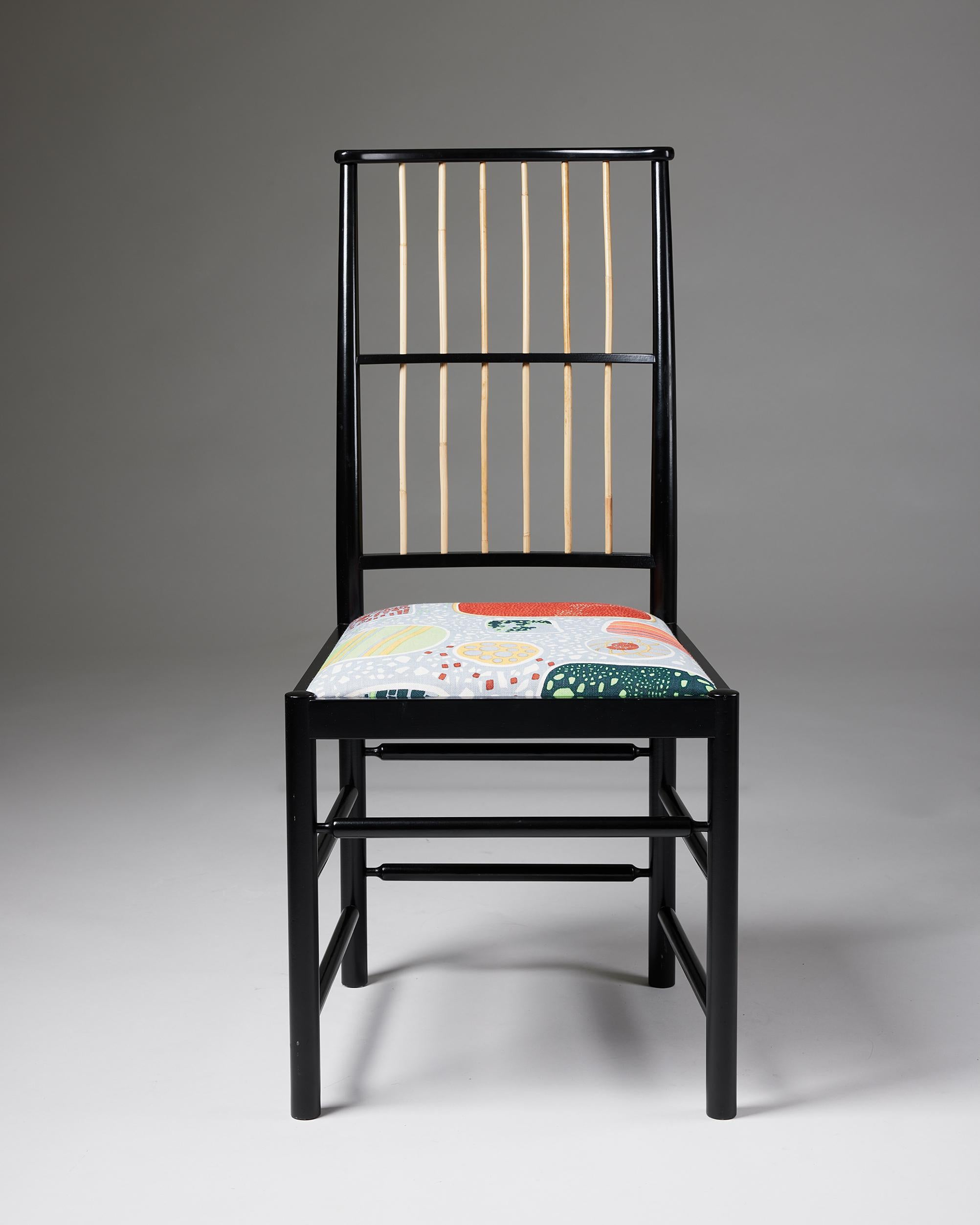 Set of Six Chairs Model 2025 Designed by Josef Frank for Svenskt Tenn In Good Condition For Sale In Stockholm, SE