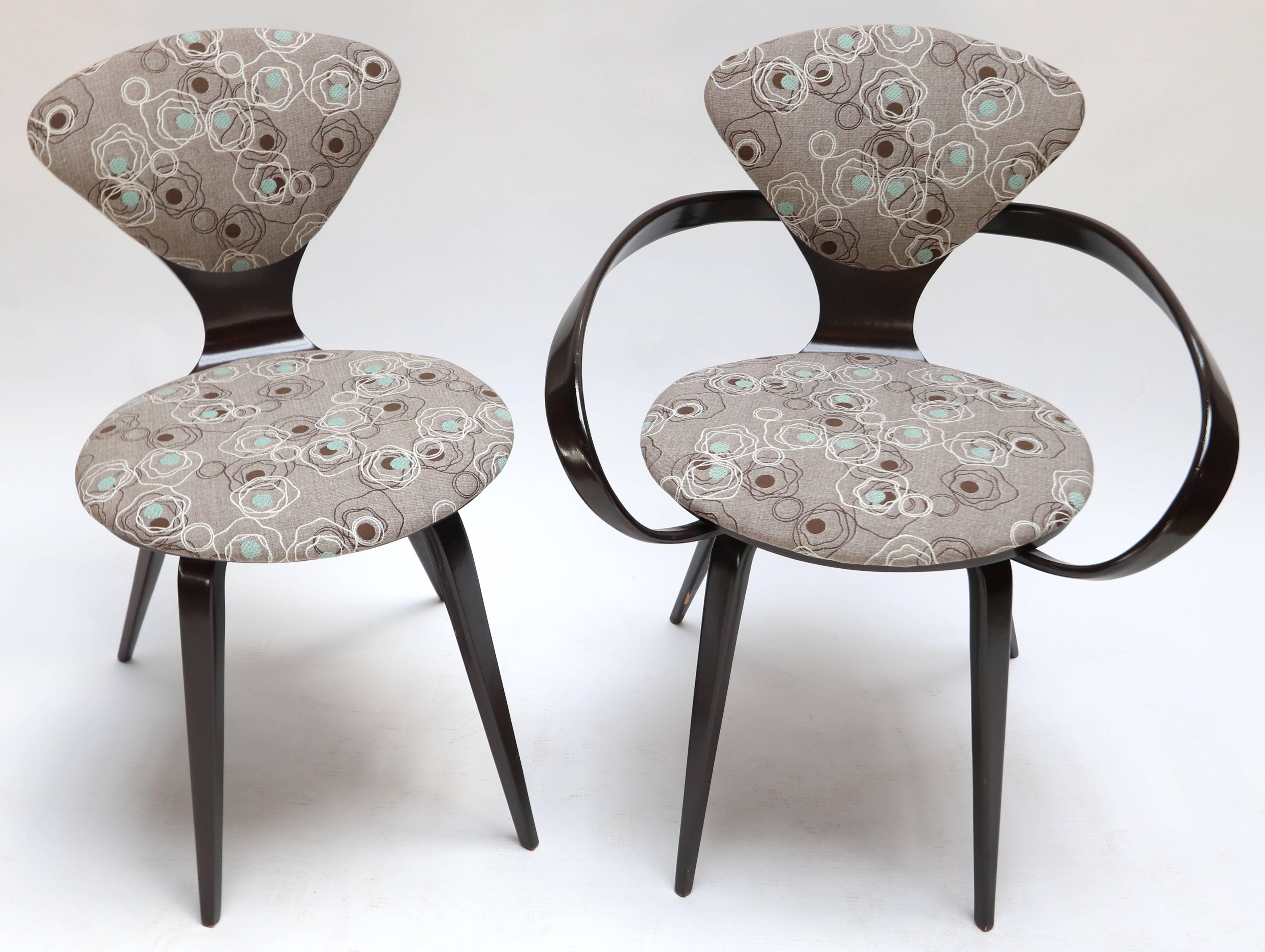 Set of four side chairs and two armchairs by Cherner for Plycraft from the 1960s.