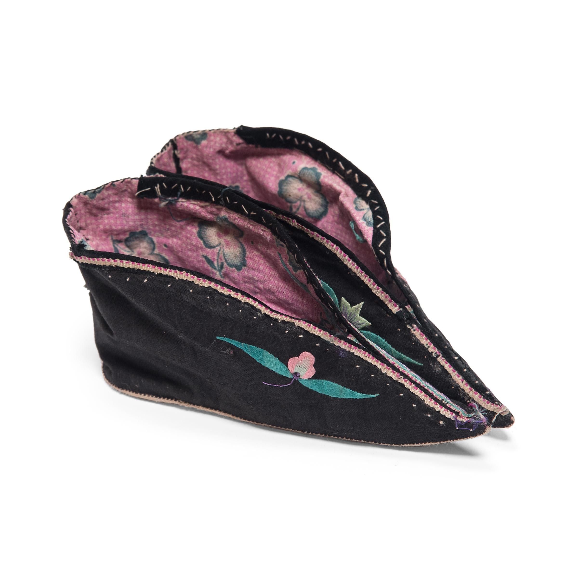 Qing Set of Six Chinese Bound-Foot Lotus Slippers, circa 1850 For Sale