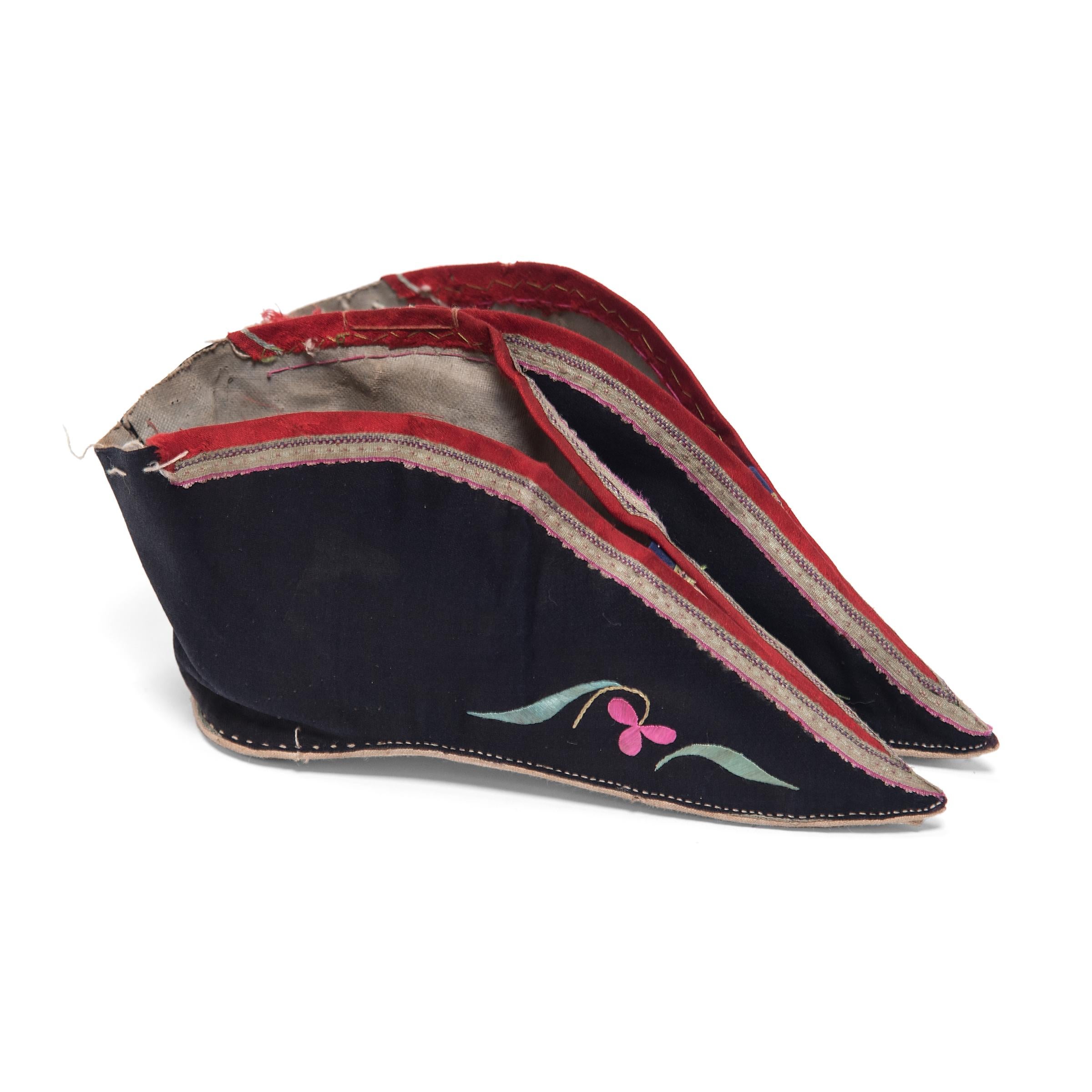 Embroidered Set of Six Chinese Bound-Foot Lotus Slippers, circa 1850 For Sale