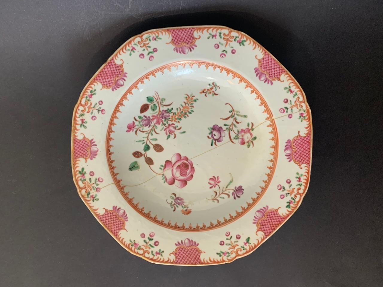 Set von sechs chinesischen Porzellantellern aus dem 18. und 19. Jahrhundert im Angebot 3
