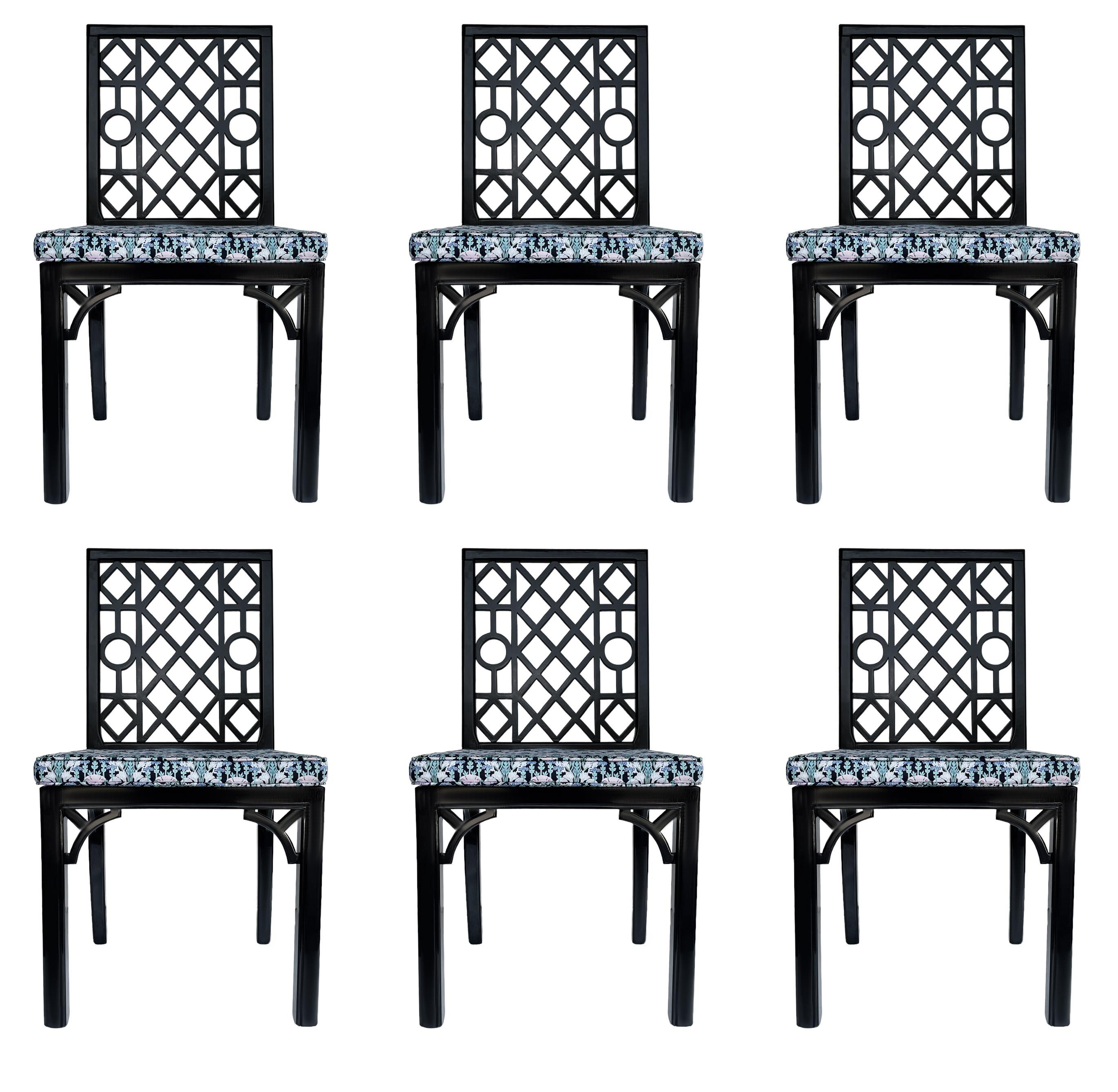 Fin du 20e siècle Ensemble de six chaises de salle à manger Hollywood Regency Chinoiserie Chippendale en noir en vente