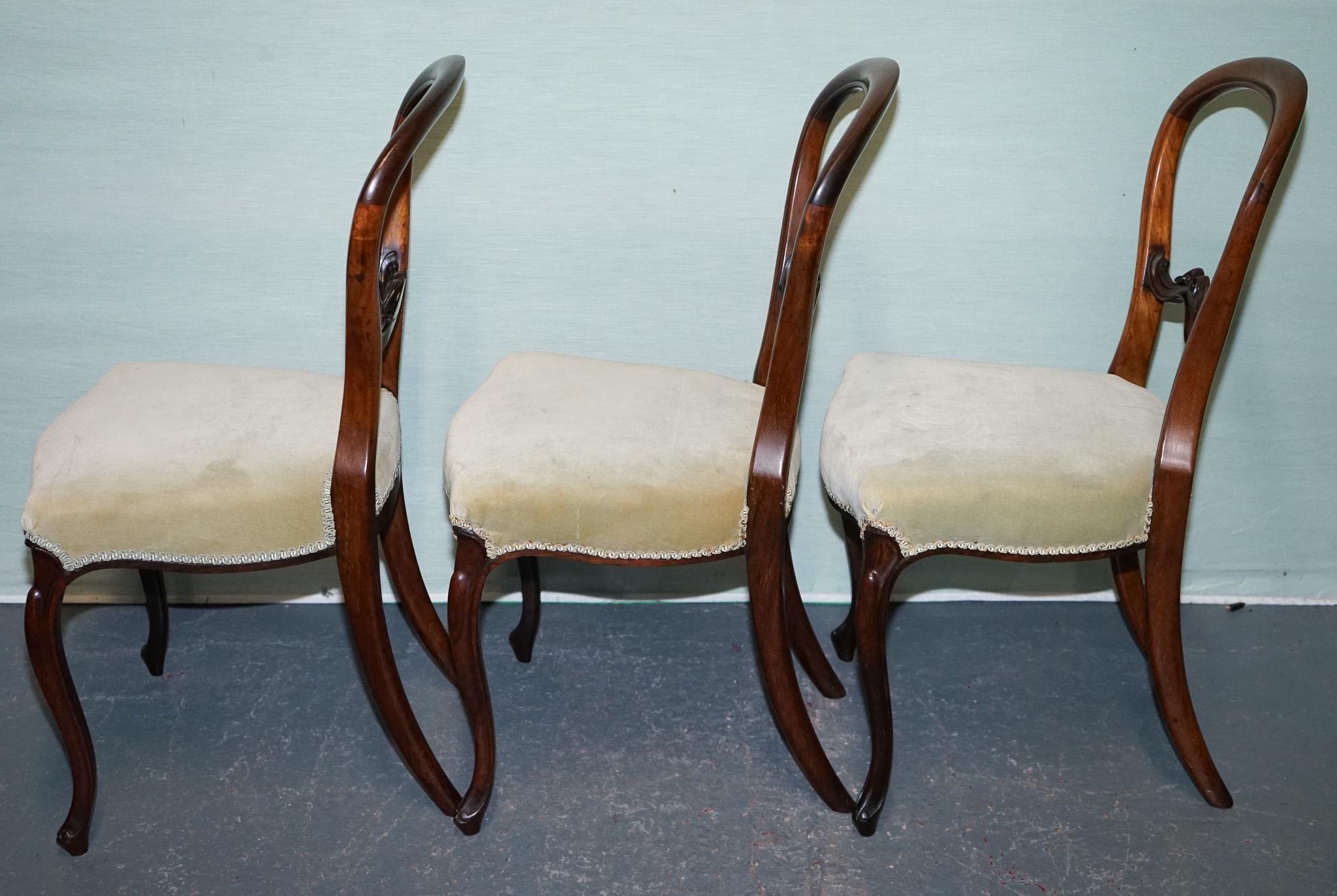 SÉRIE DE SIX CHAISES À DÎNER VICTORIENNES À DOS DE BALLOON CIRCA 1860 en vente 4