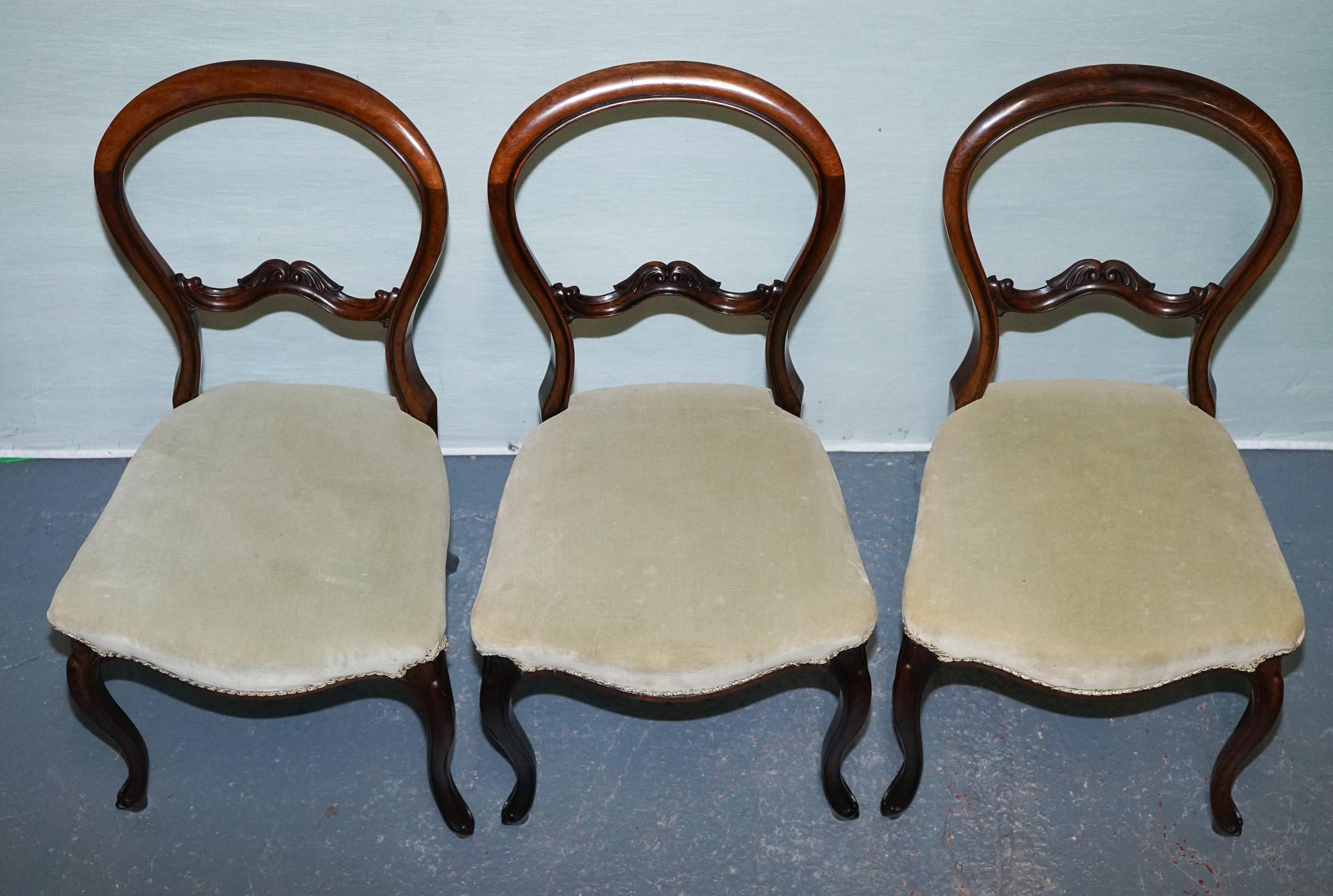 SÉRIE DE SIX CHAISES À DÎNER VICTORIENNES À DOS DE BALLOON CIRCA 1860 en vente 7