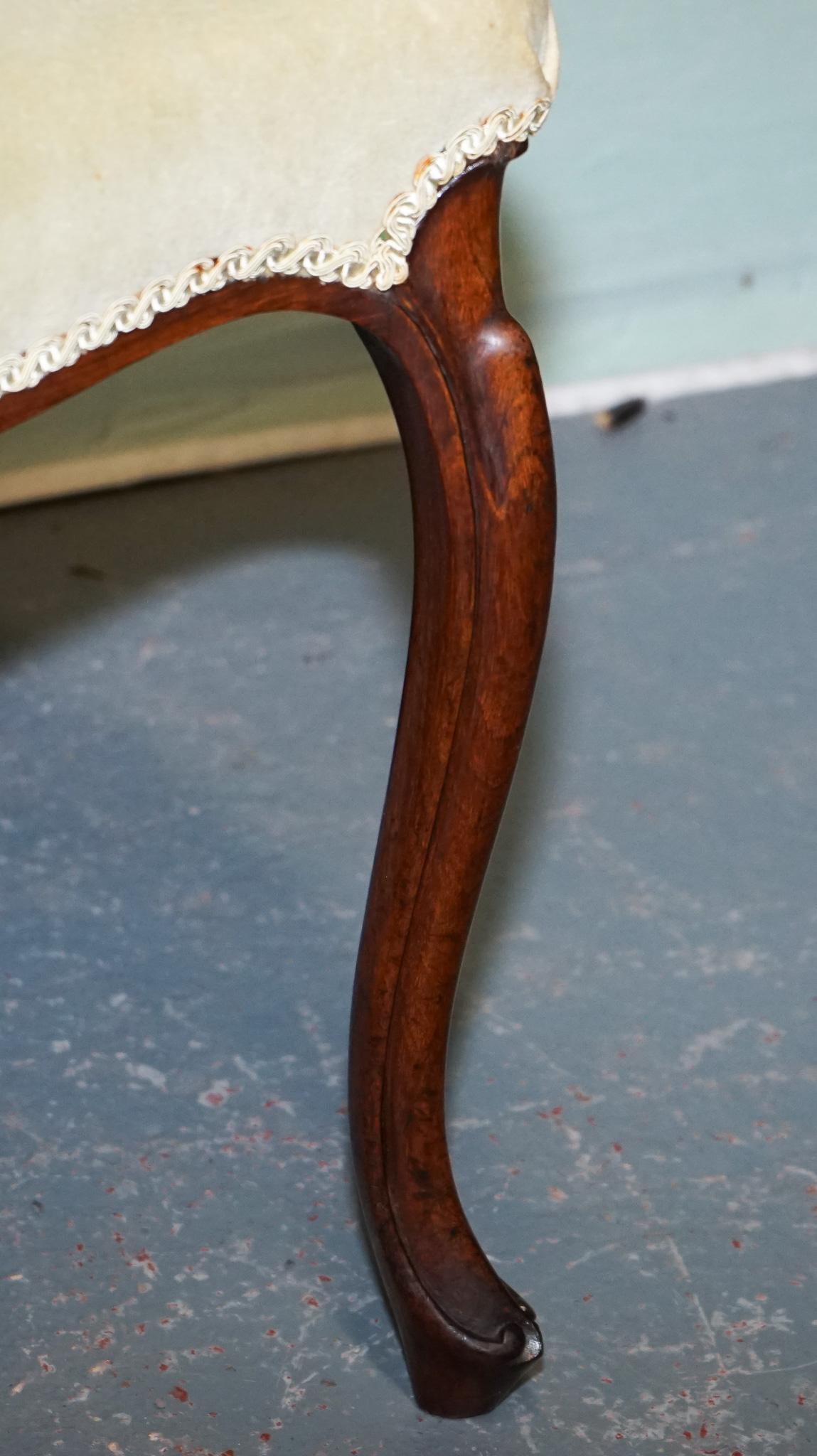 SÉRIE DE SIX CHAISES À DÎNER VICTORIENNES À DOS DE BALLOON CIRCA 1860 en vente 8
