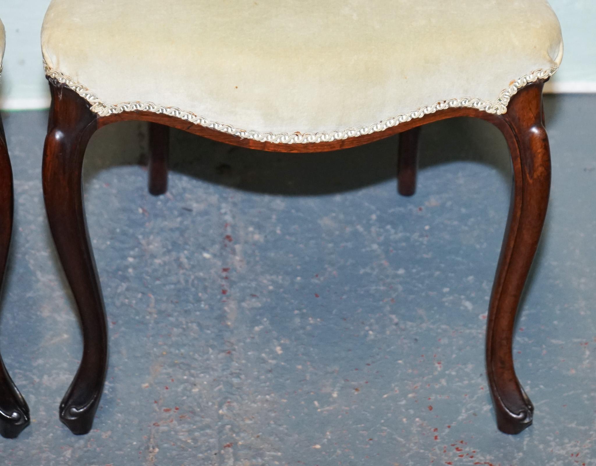 SÉRIE DE SIX CHAISES À DÎNER VICTORIENNES À DOS DE BALLOON CIRCA 1860 en vente 9