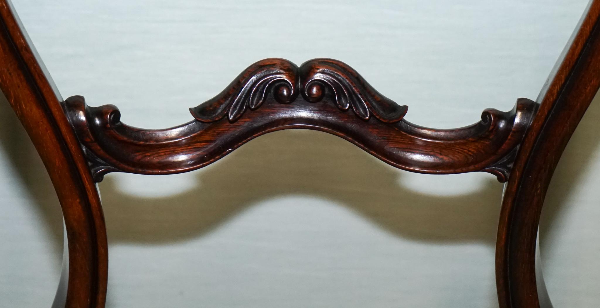 SÉRIE DE SIX CHAISES À DÎNER VICTORIENNES À DOS DE BALLOON CIRCA 1860 en vente 11