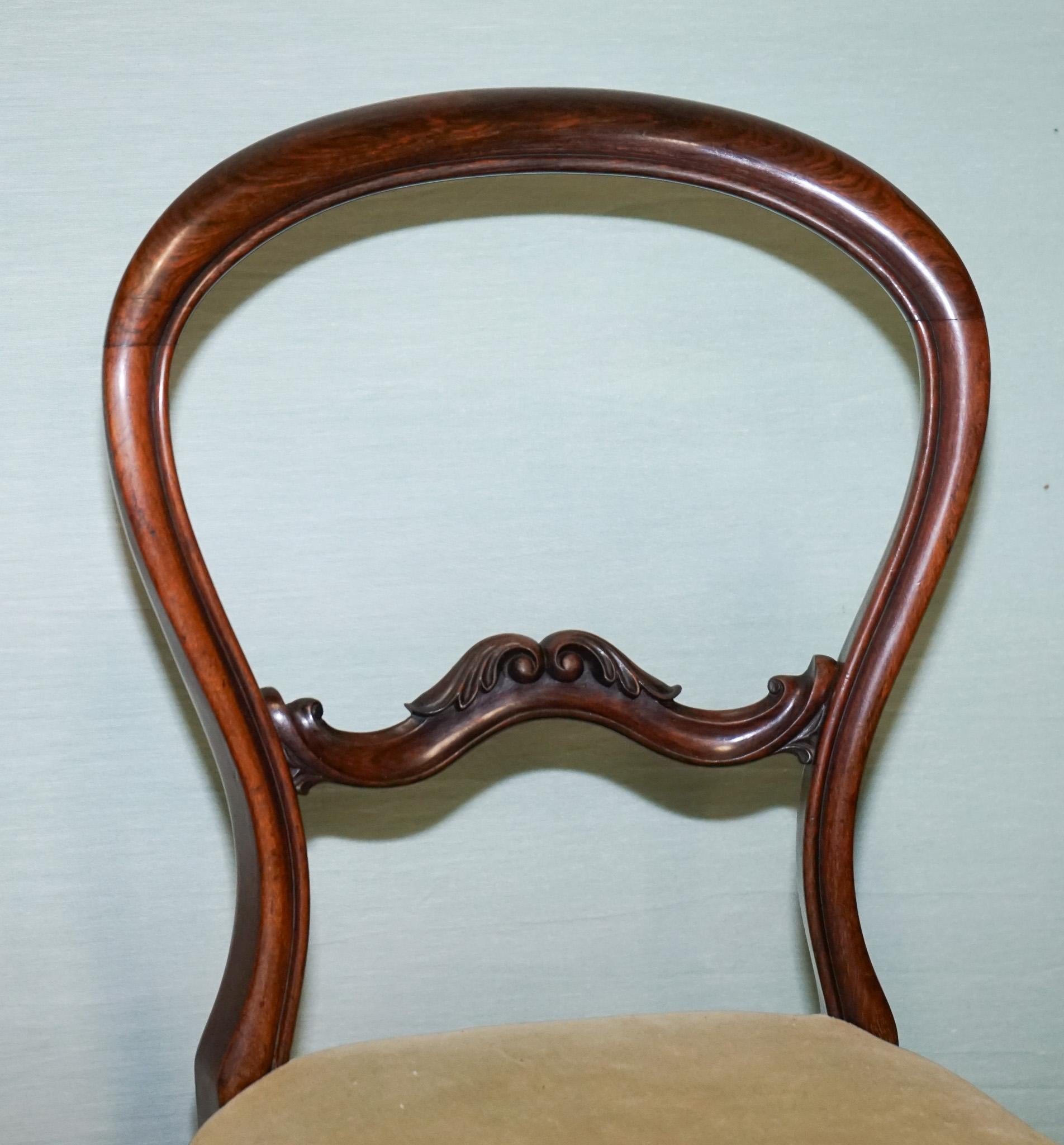 SÉRIE DE SIX CHAISES À DÎNER VICTORIENNES À DOS DE BALLOON CIRCA 1860 en vente 12