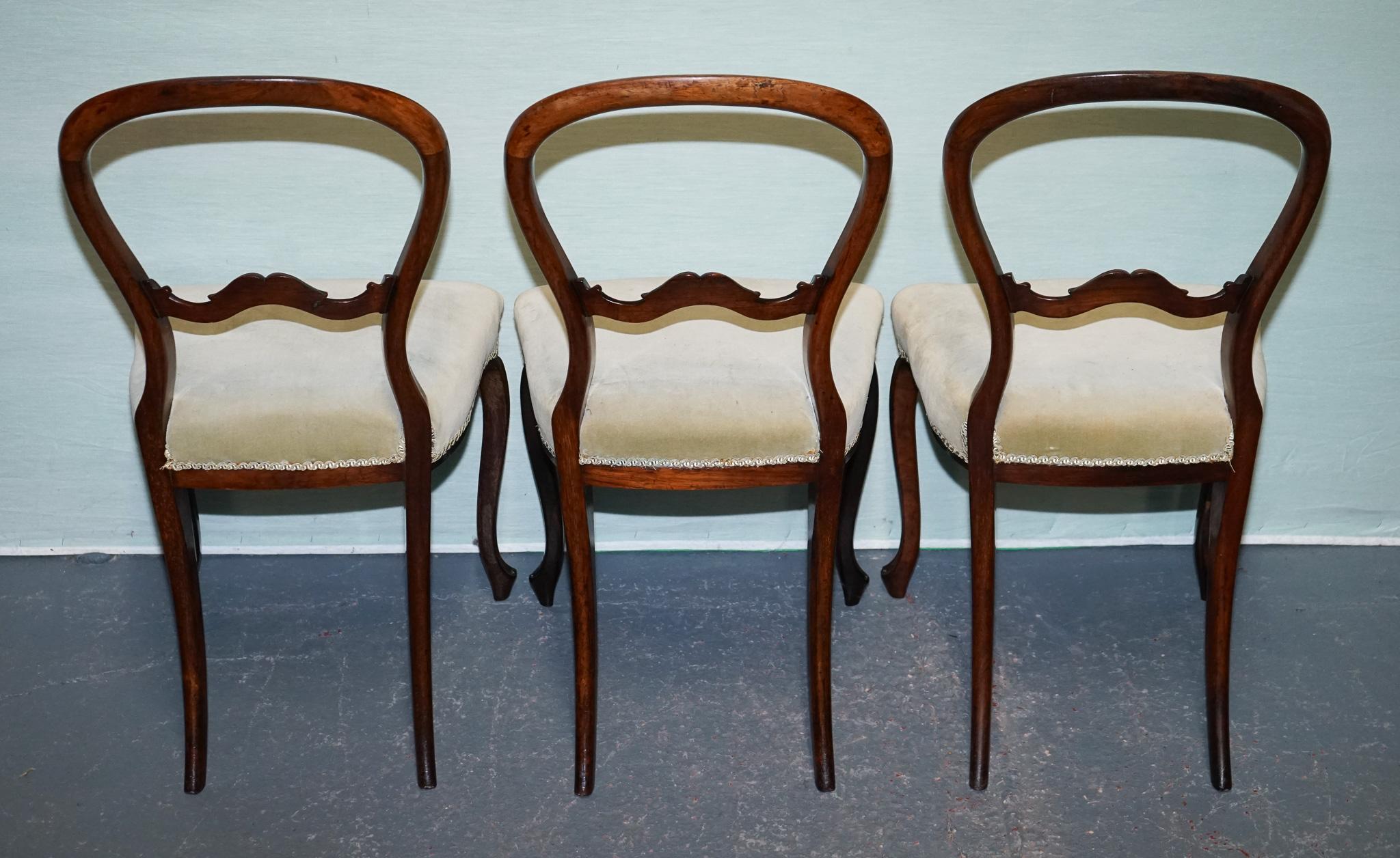XIXe siècle SÉRIE DE SIX CHAISES À DÎNER VICTORIENNES À DOS DE BALLOON CIRCA 1860 en vente