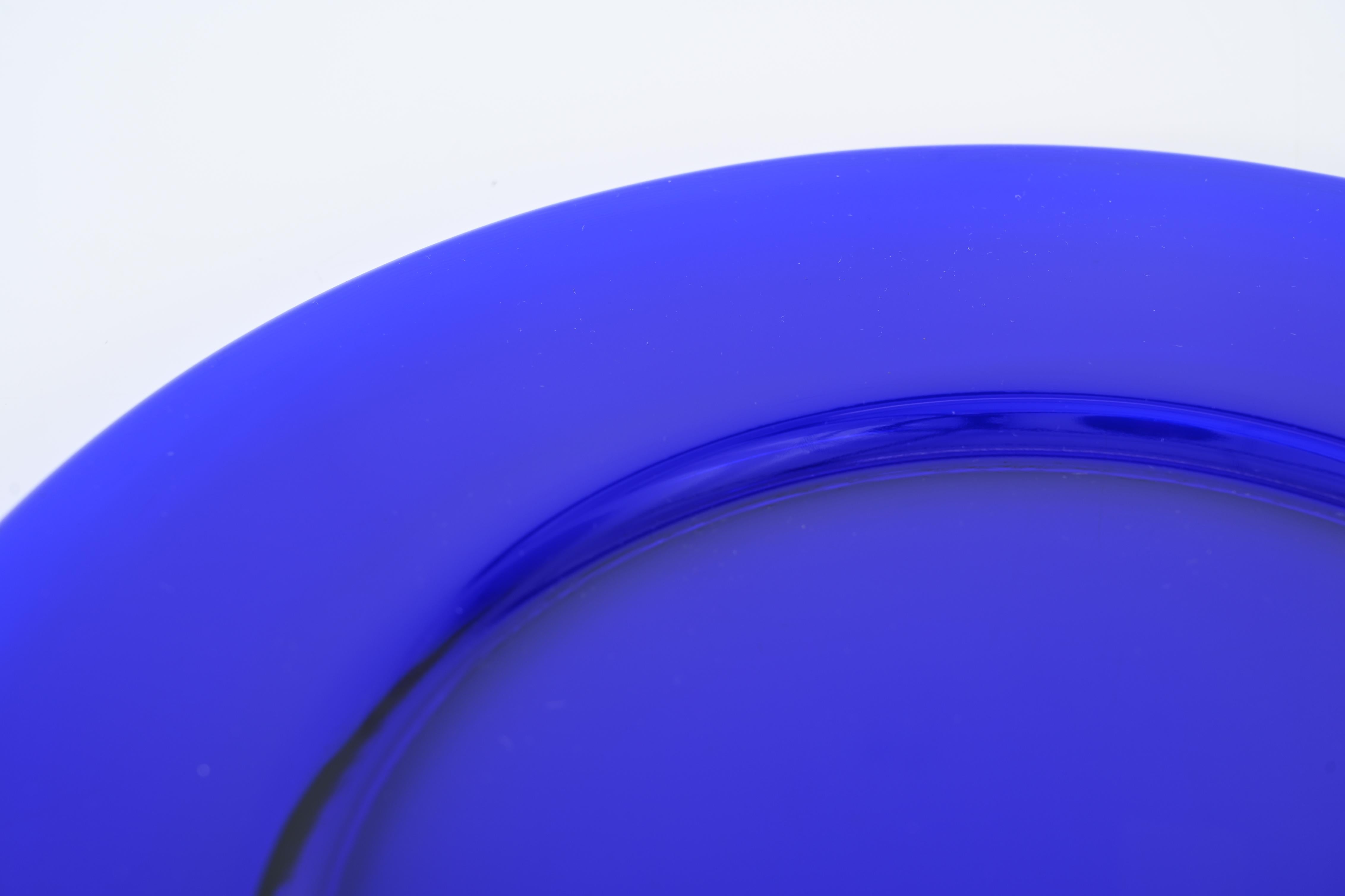 Satz von sechs kobaltblauen runden Tellern aus Murano-Glas, Italien 1980er im Angebot 11