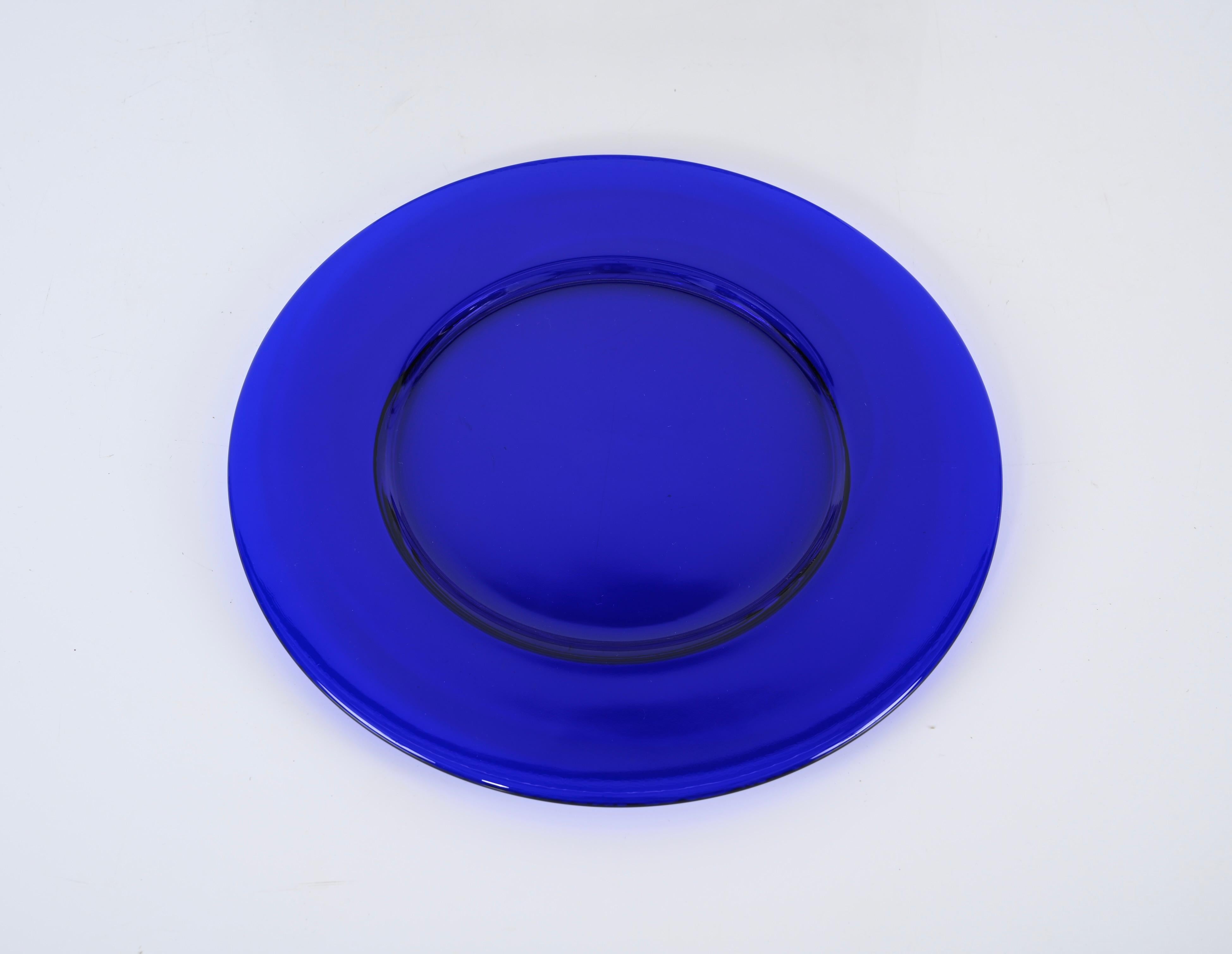 Satz von sechs kobaltblauen runden Tellern aus Murano-Glas, Italien 1980er (Moderne der Mitte des Jahrhunderts) im Angebot