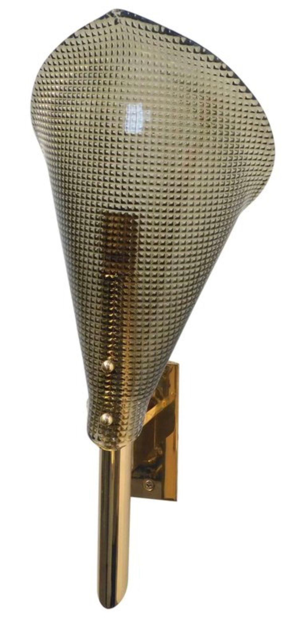 Conjunto de seis apliques Cobra con cristal de Murano de textura ahumada. Italia, años 70. finales del siglo XX en venta