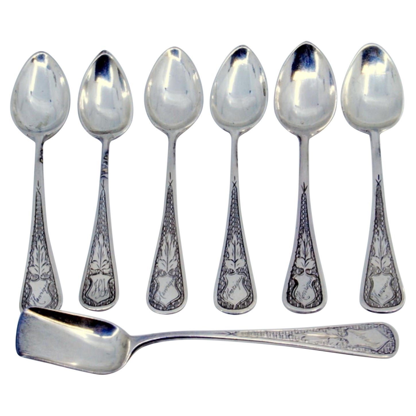 Set of six coffee spoons
sugar shovel in guilloche silver w/ monogram cards