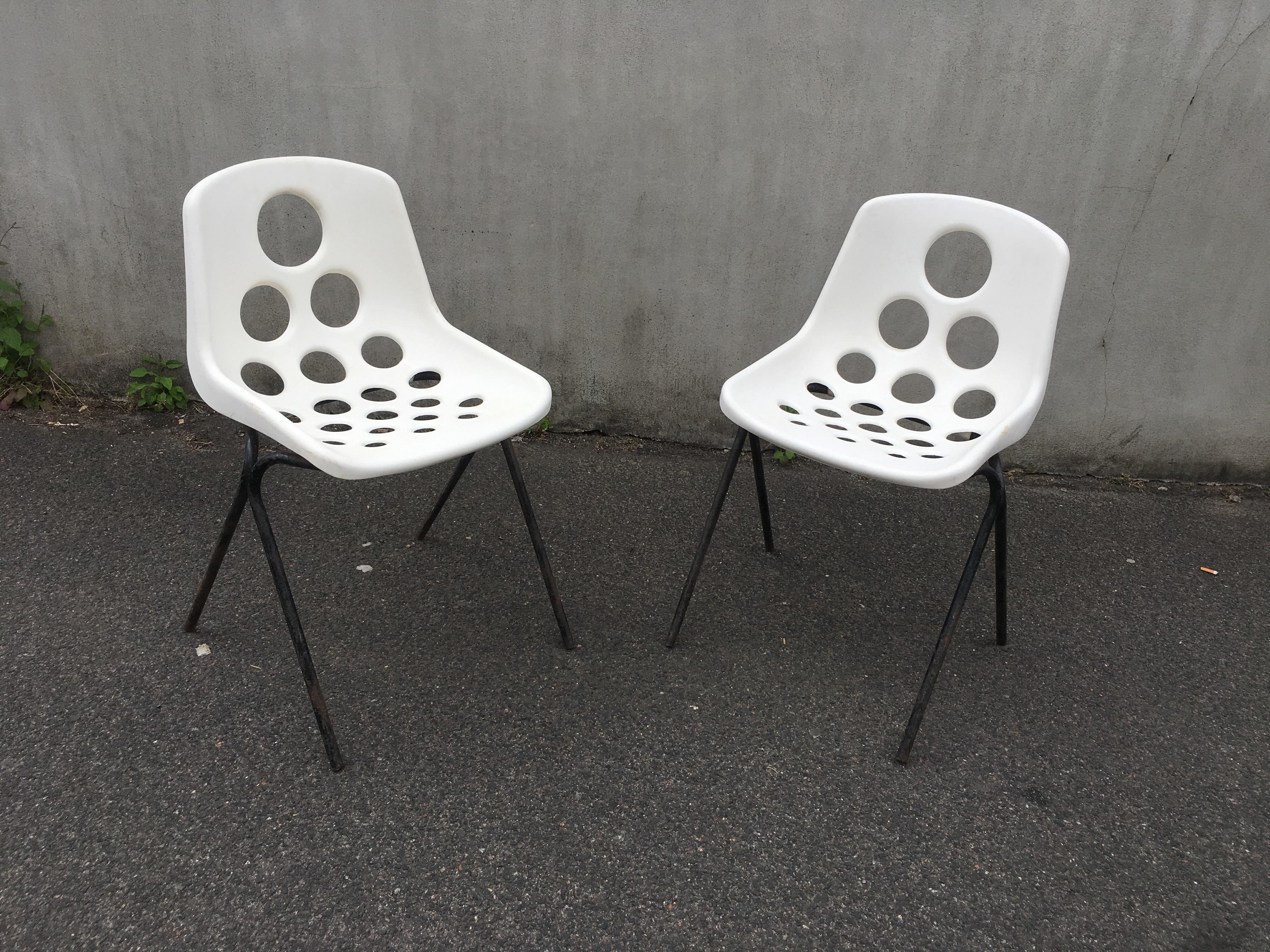Mid-Century Modern Set of Six Coquillage Stacking Chairs in the style of P. Guariche, circa 1960 For Sale