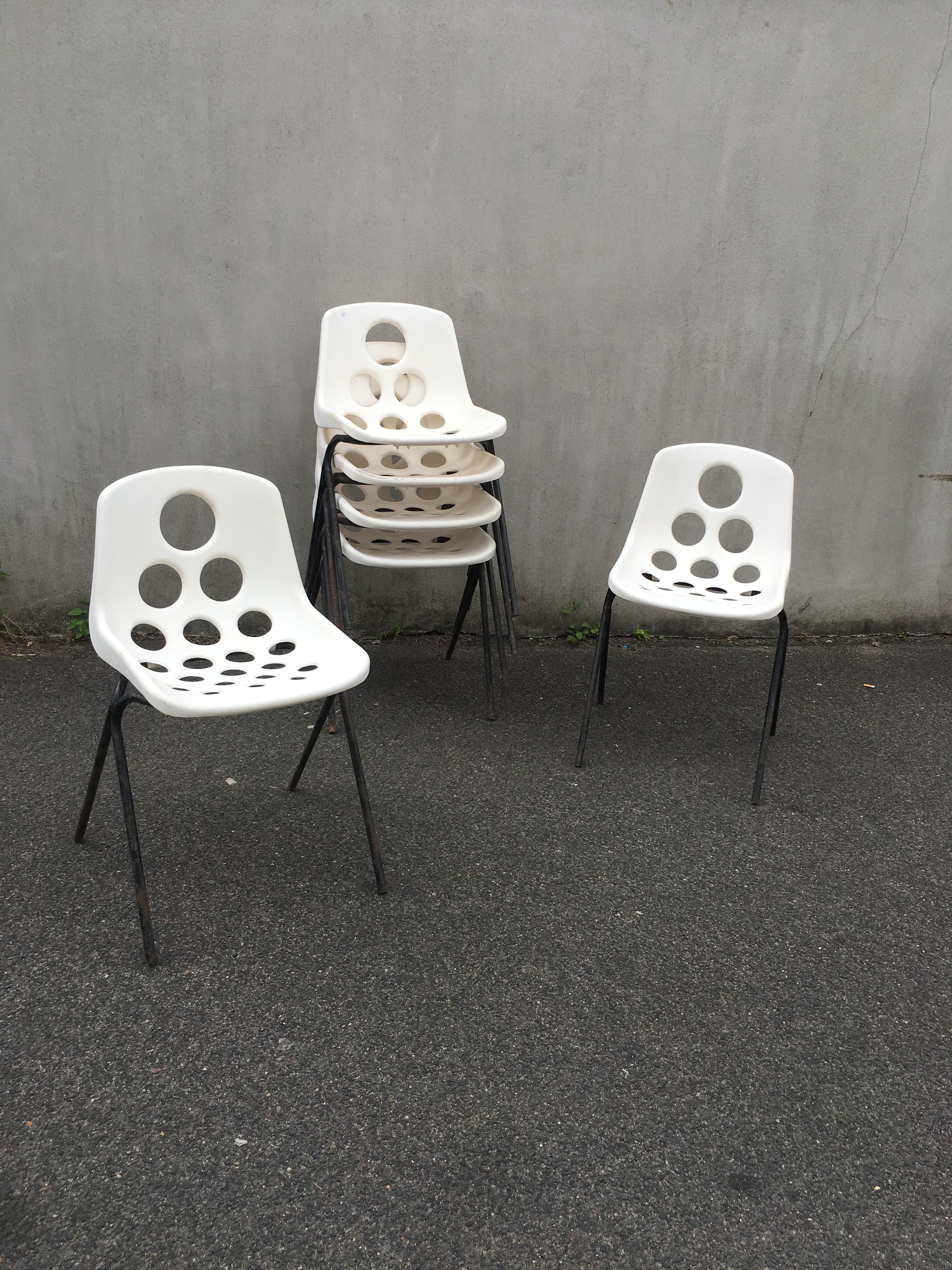 Lacquered Set of Six Coquillage Stacking Chairs in the style of P. Guariche, circa 1960 For Sale