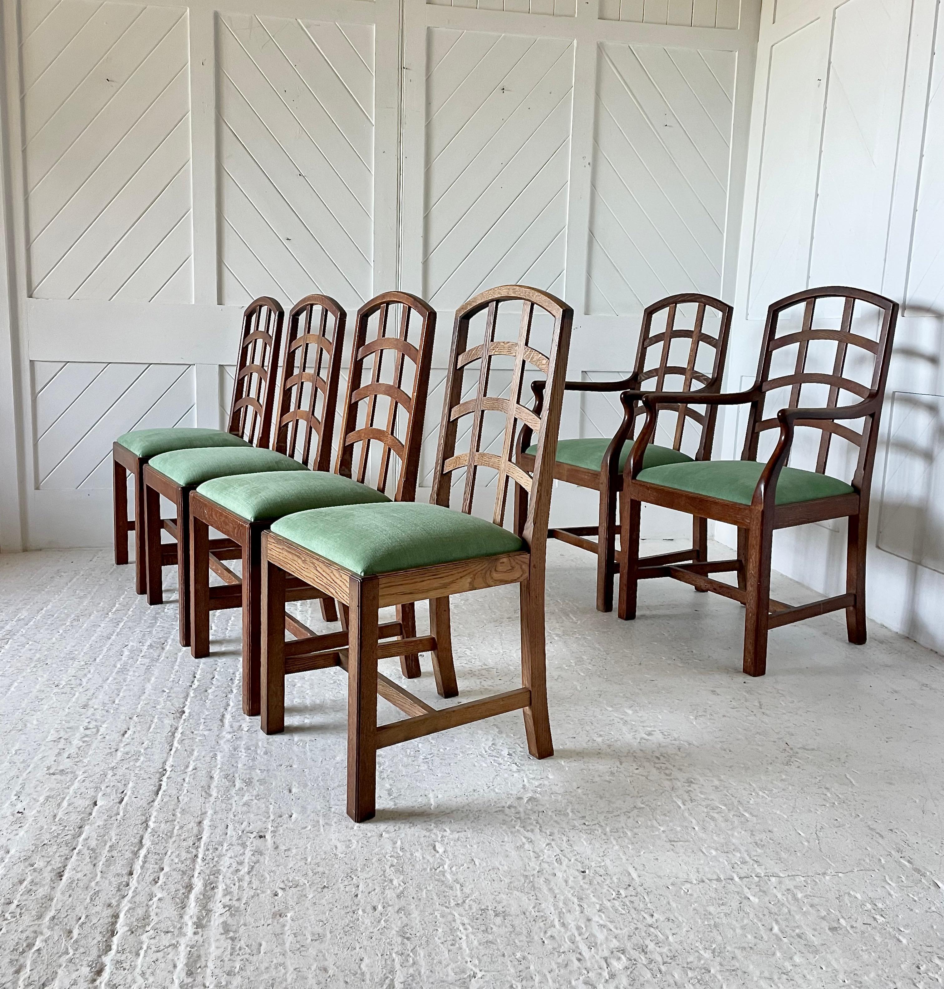 Ensemble de six chaises de salle à manger de l'école Cotswold Arts and Crafts Bon état - En vente à Petworth, GB