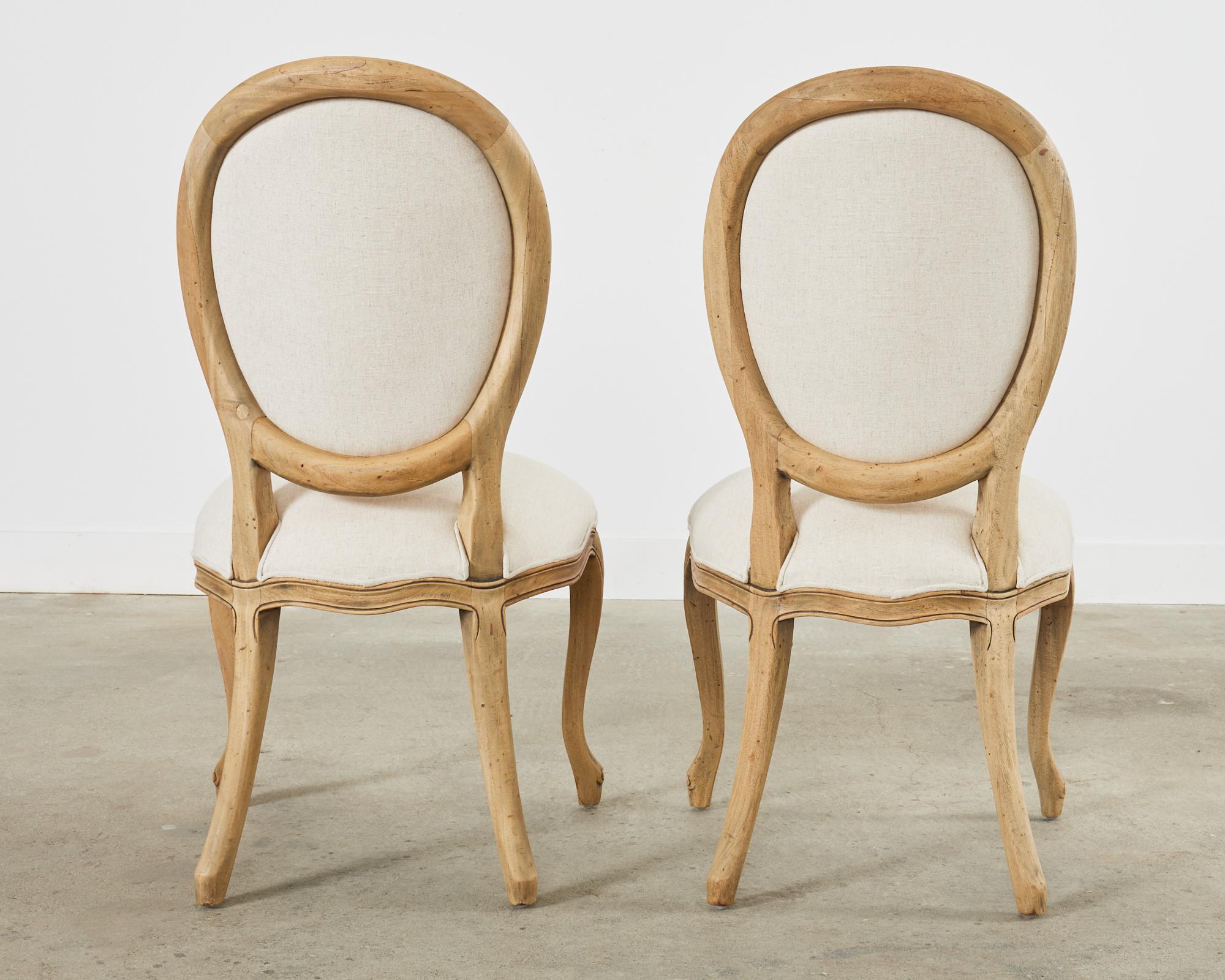 Ensemble de six chaises de salle à manger de style provincial français campagnard en vente 11