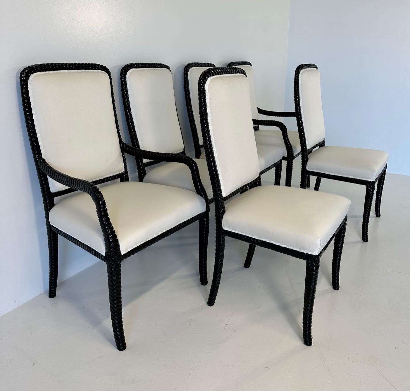 Art déco Ensemble de six chaises italiennes de style Art Déco en velours crème et laqué noir, années 1980 en vente