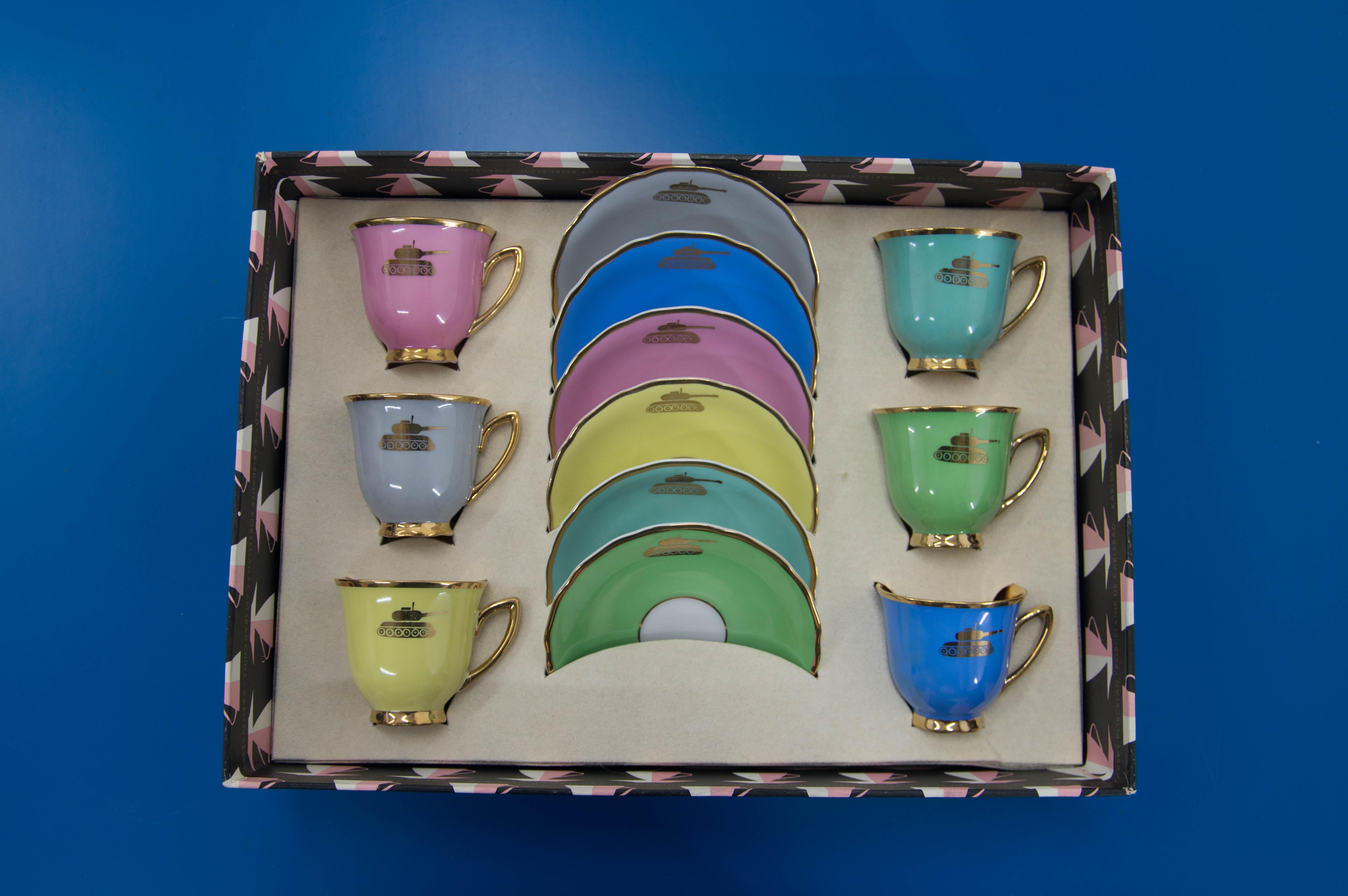 Never used set of six cups and plates.
Very unusual decor - gold tanks
Made in Karlsbad in Czechoslovakia in 1970s.
Perfect original condition including original box
Measures of a cup: 6x6cm
Diameter of a plate: 11cm.