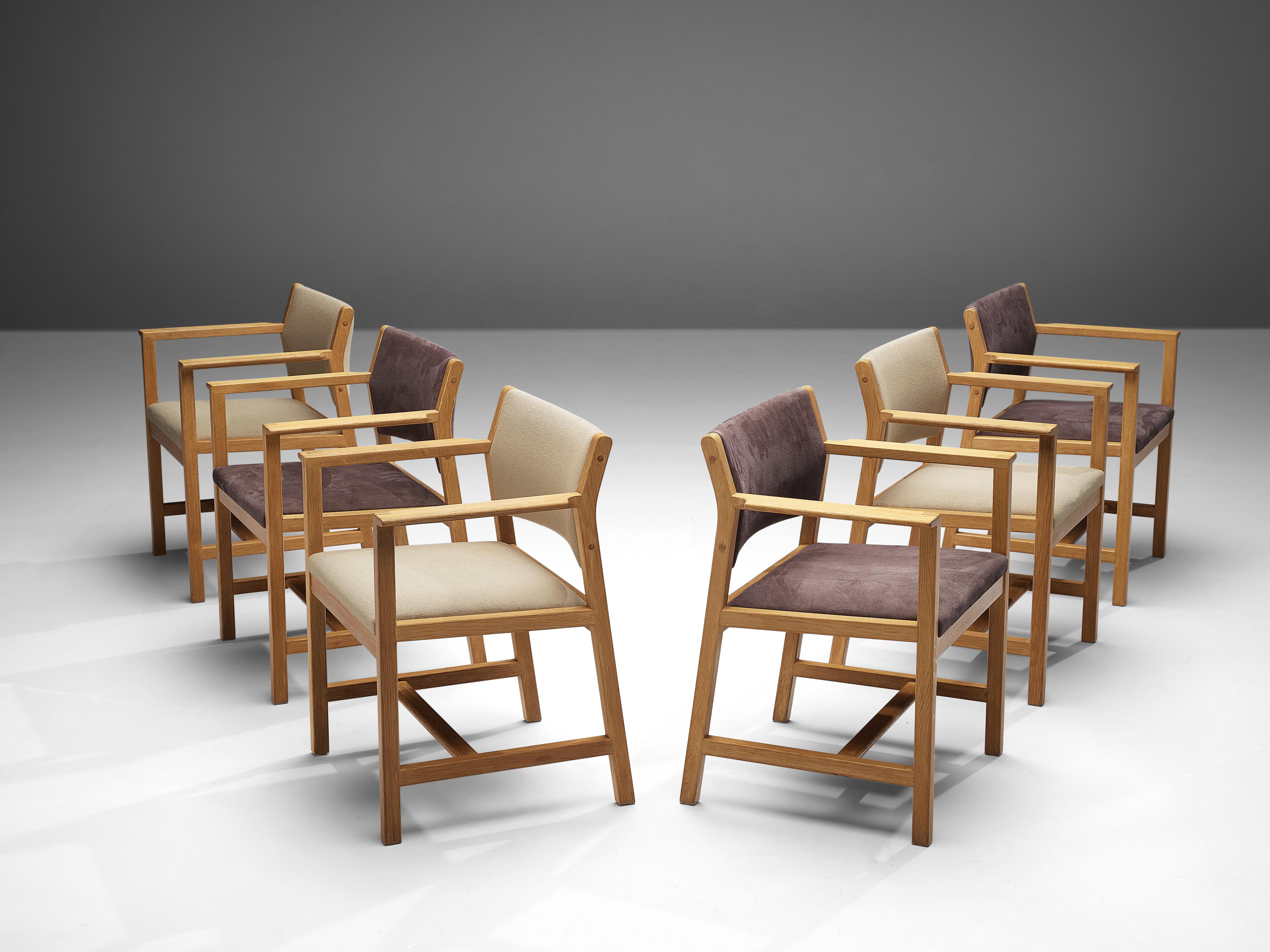 Børge Morgensen for A/S Fredericia Stolefabrik, set of six armchairs model 'BM 73', oak, suede, wool, Denmark, design 1960

Well-proportioned chairs designed by the Danish designer Børge Morgensen. The style of this armchair is characterized by