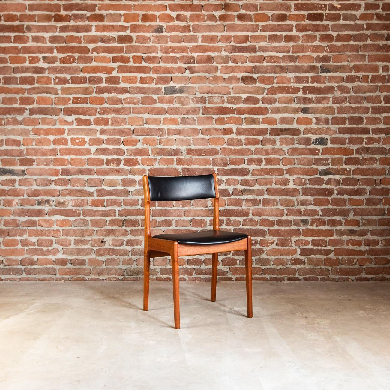 Set of Six Danish Chairs in Teak Wood and Fake Leather, 1960 In Good Condition In Torino, IT