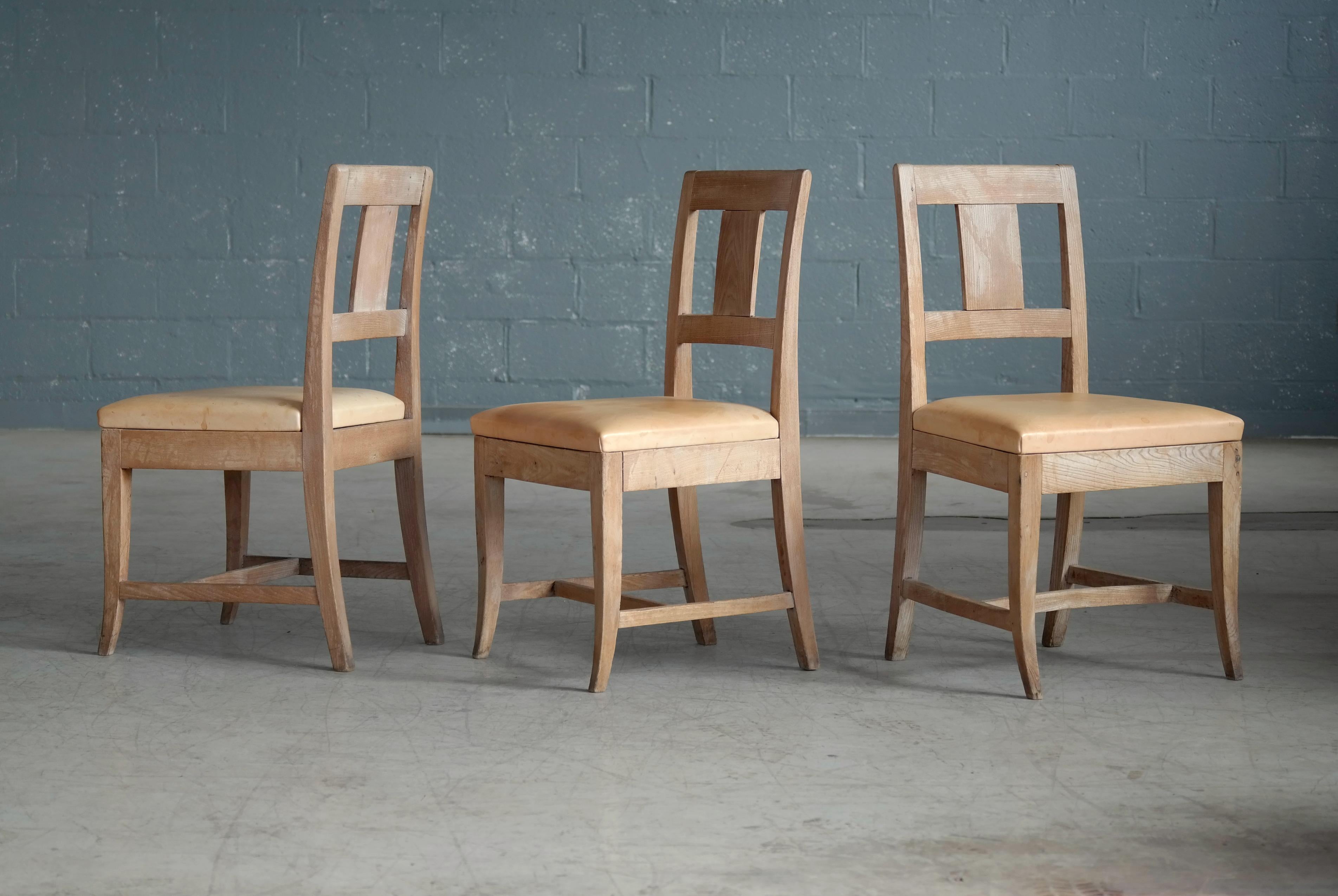 Set of Six Danish Country-Style Dining Chairs in Elm and Natural Leather (Land)