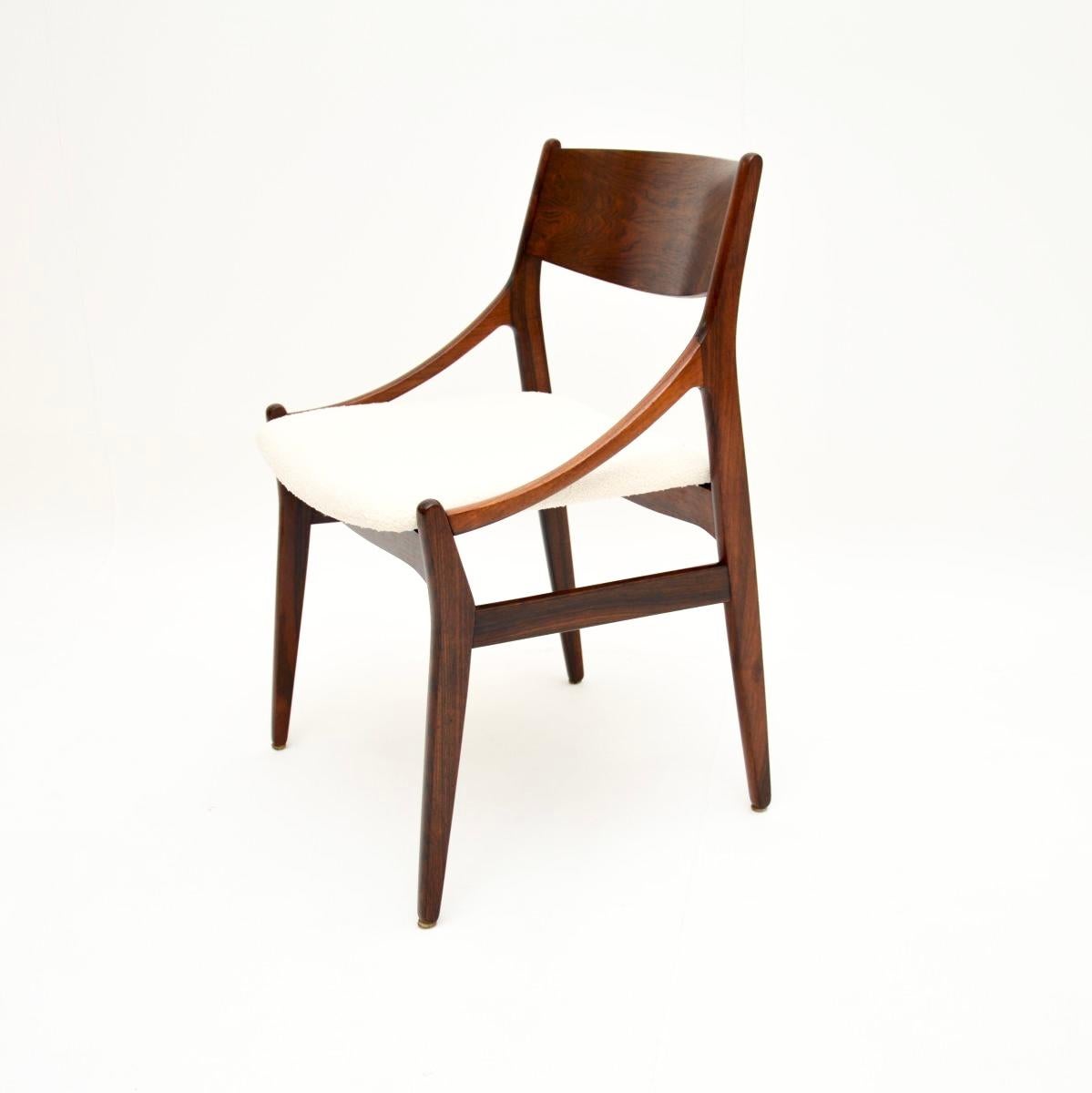 Bouclé Ensemble de six chaises de salle à manger danoises par H. Vestervig Eriksen en vente