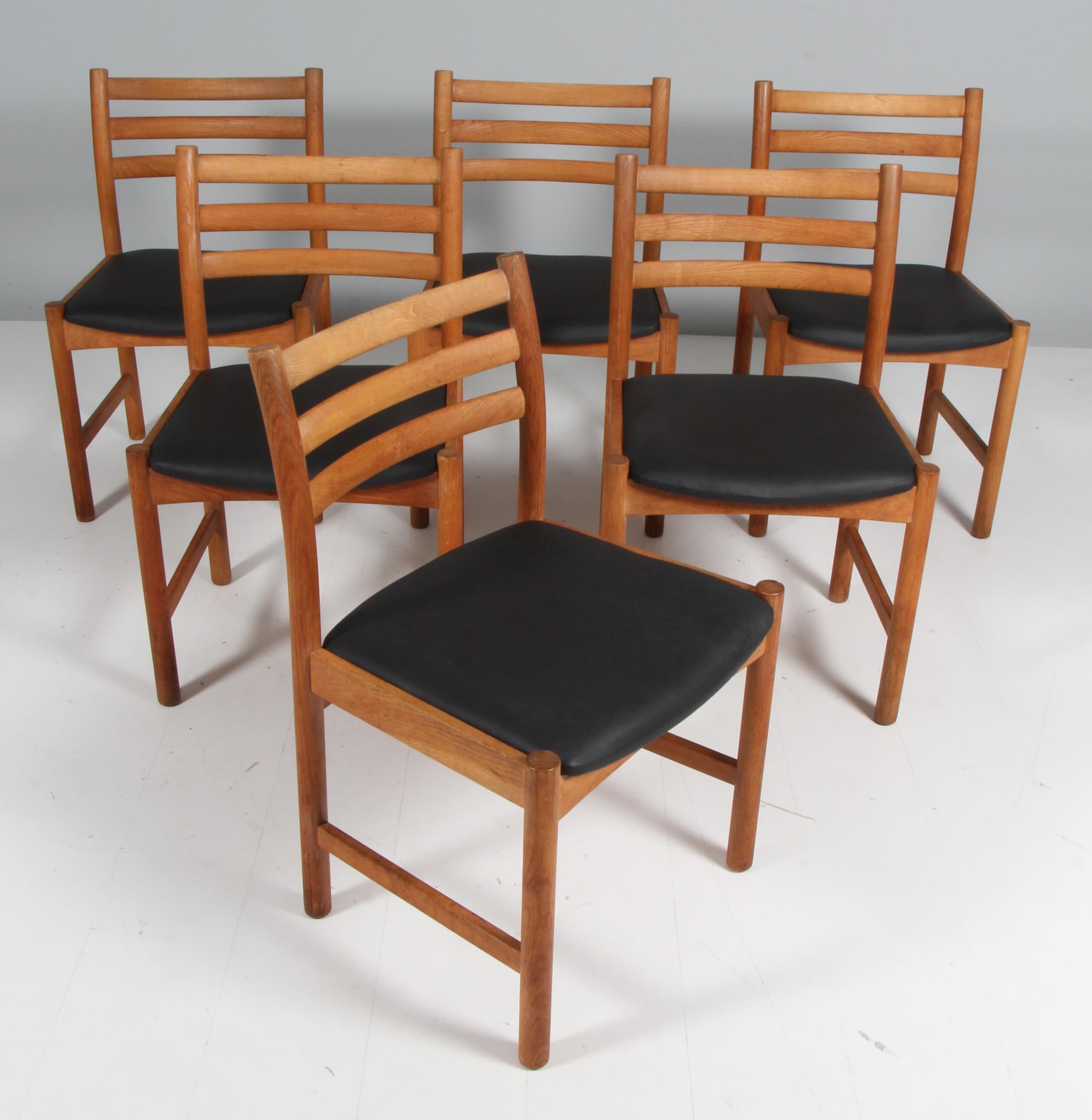 Set of six ladder back Danish dining chairs in oiled oak designed by Poul Volther for Sorø Stolefabrik, circa mid-1960s. Model 350.

New upholstered with black aniline leather
 