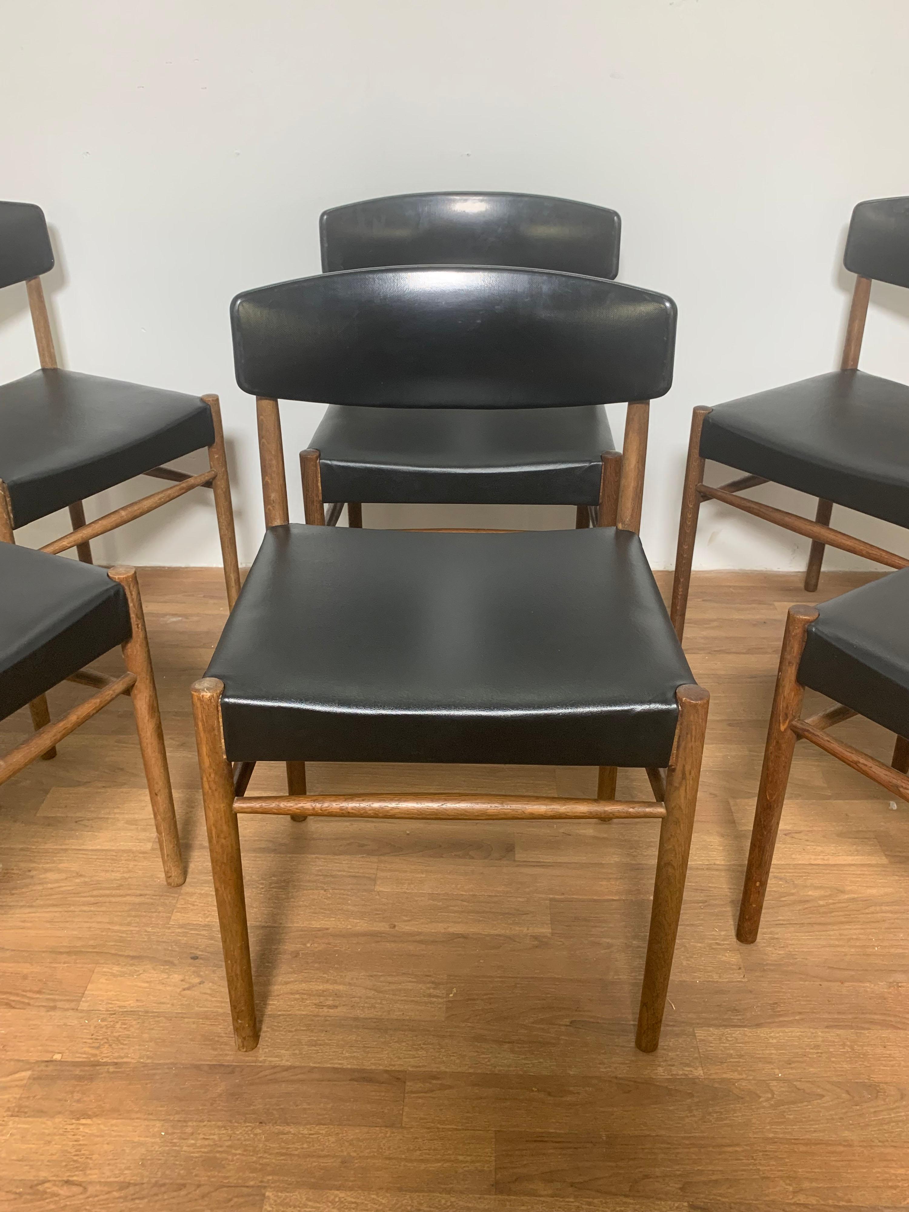 Mid-Century Modern Set of Six Danish Dining Chairs in Oak, circa 1960s For Sale