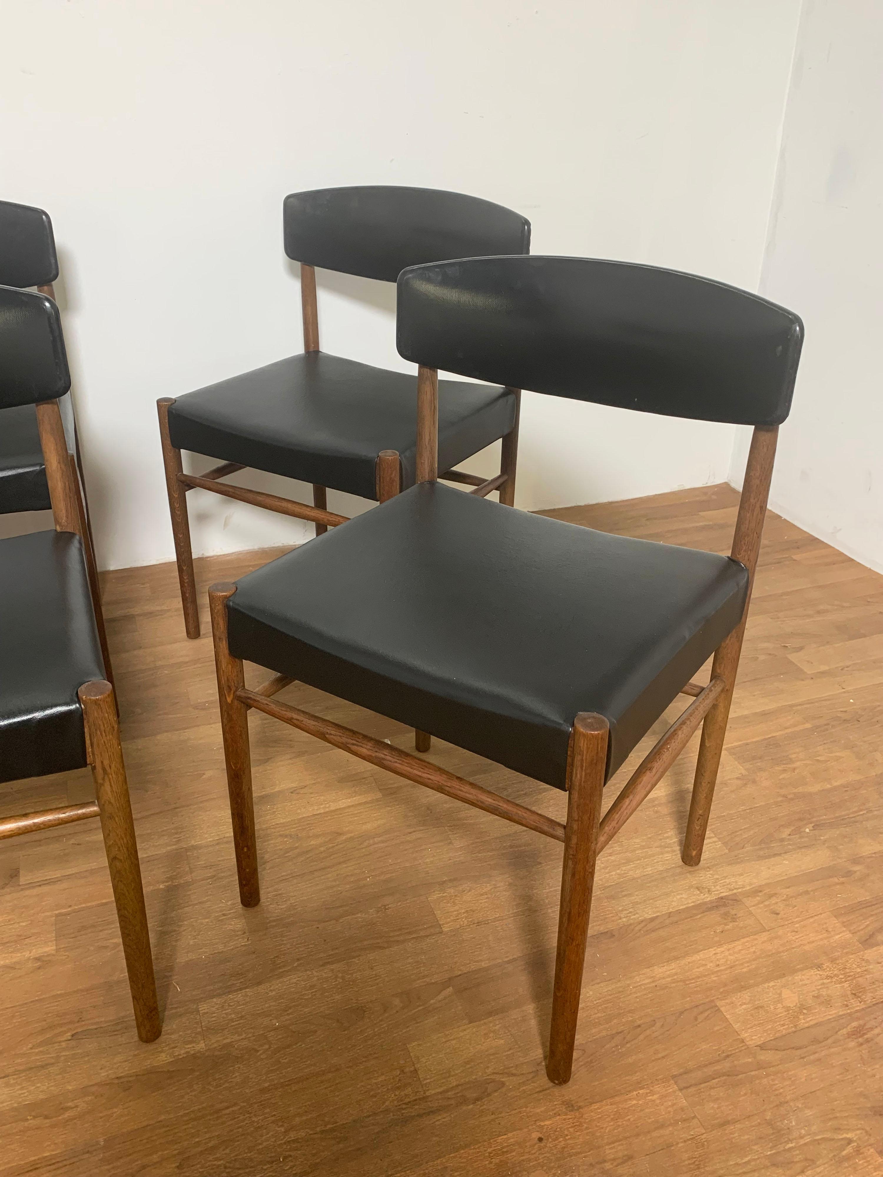 Set of Six Danish Dining Chairs in Oak, circa 1960s In Good Condition For Sale In Peabody, MA