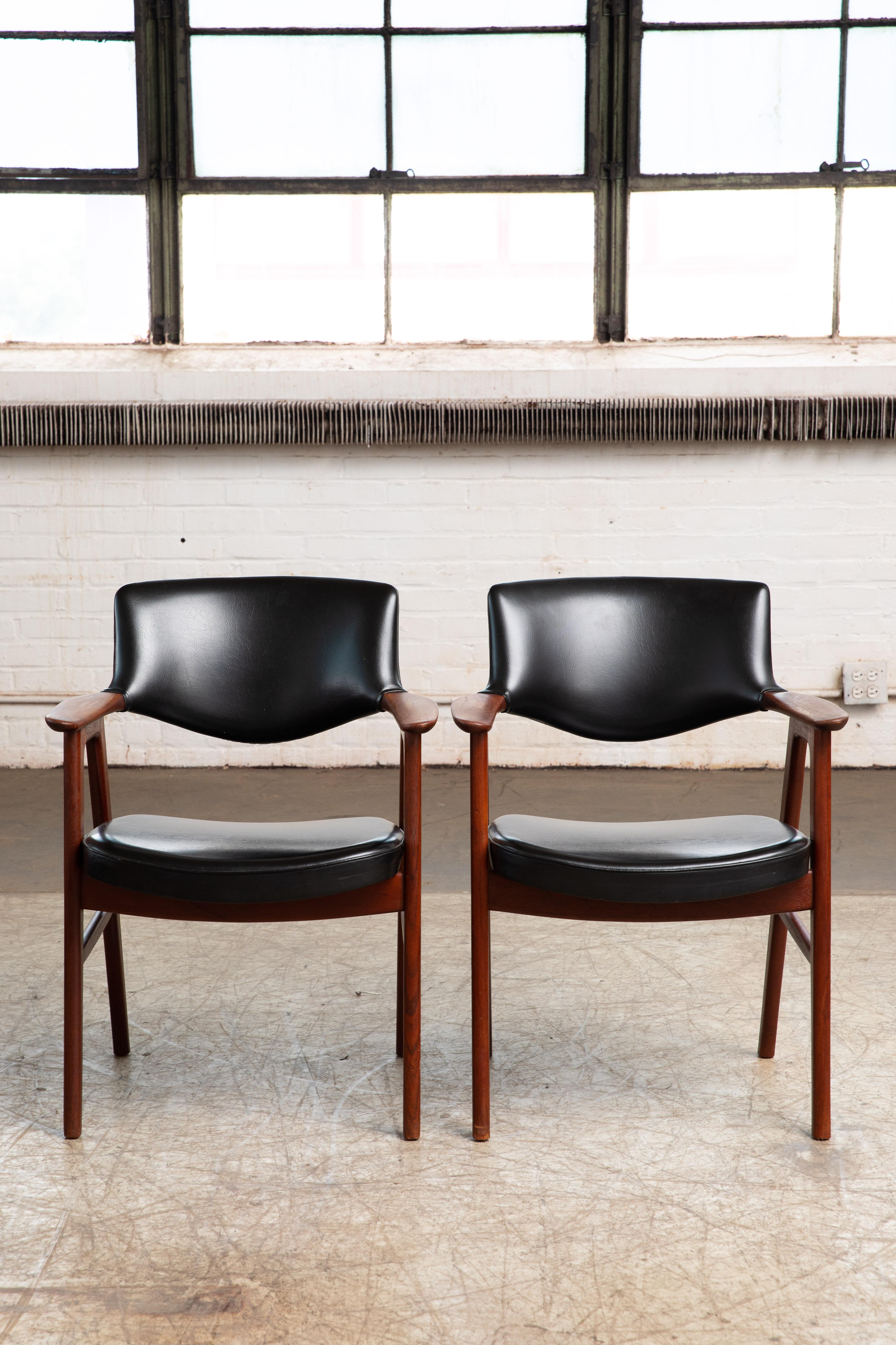 Set of Six Danish Erik Kirkegaard Teak Dining Chairs in Original Black Vinyl In Good Condition In Bridgeport, CT