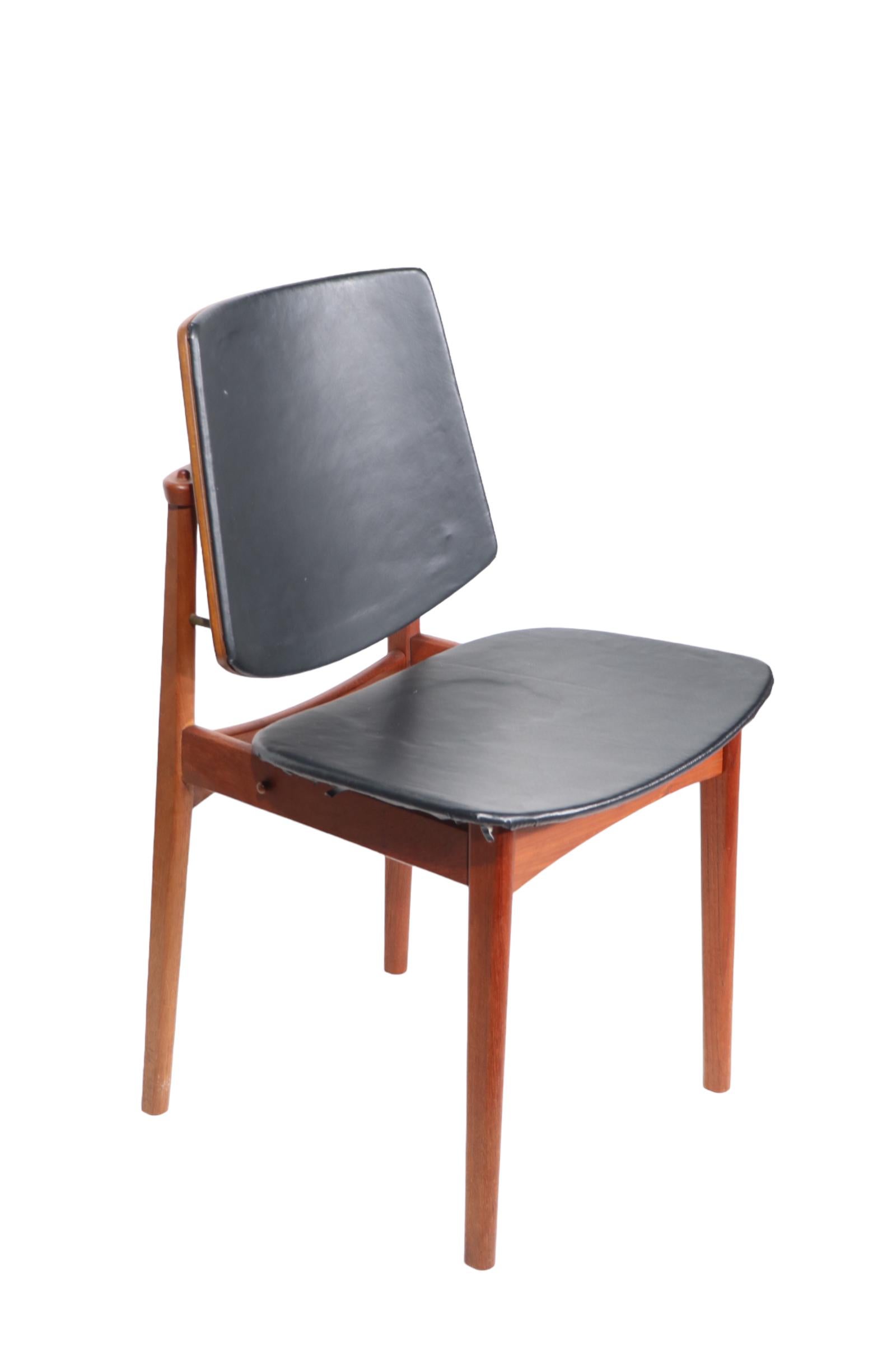Set of Six Danish Mid Century Modern Dining Chairs att. to Arne Hovmand Olsen For Sale 8