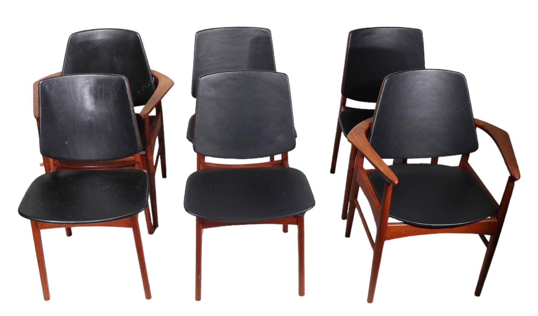 Set of Six Danish Mid Century Modern Dining Chairs att. to Arne Hovmand Olsen For Sale 1