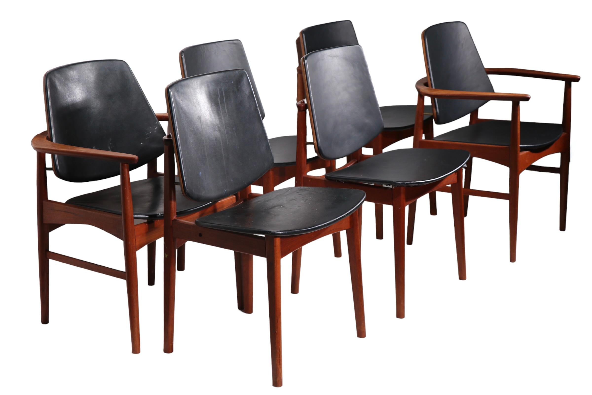 Set of Six Danish Mid Century Modern Dining Chairs att. to Arne Hovmand Olsen For Sale 2