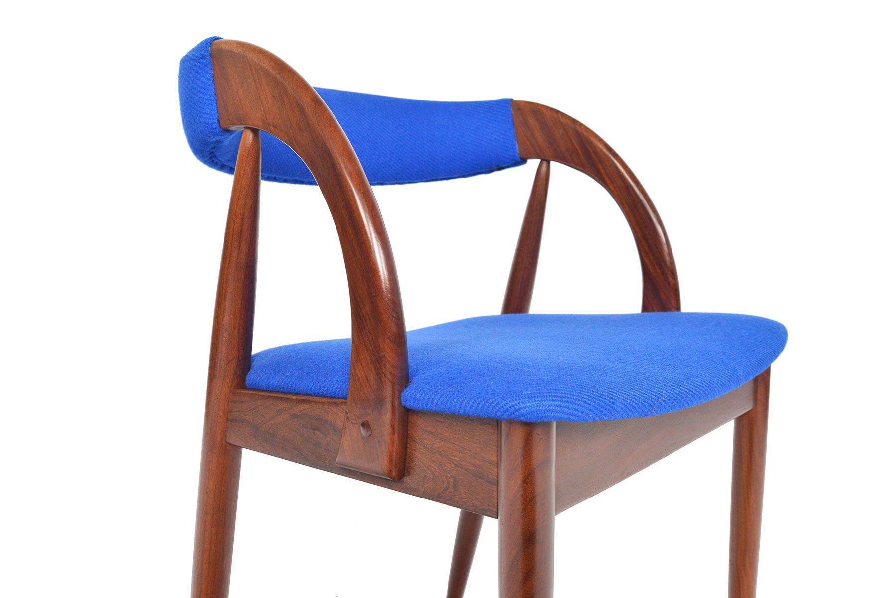 Scandinavian Modern Set of Six Danish Mid-Century Modern Walnut Dining Chairs