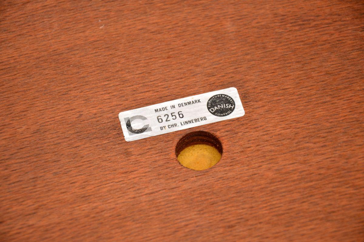 Set of Six Danish Model 94 Dining Chairs by Johannes Andersen en vente 5