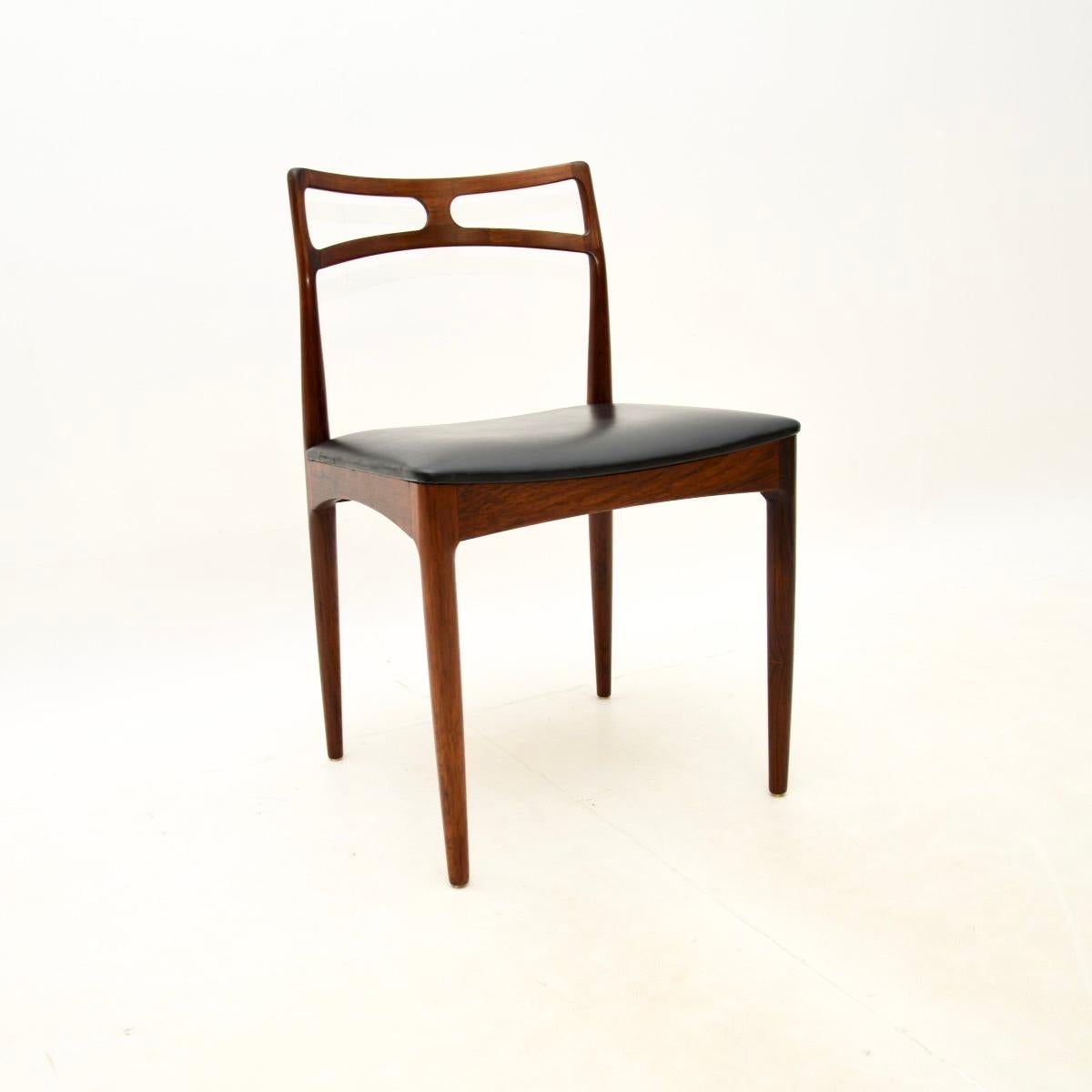 Mid-Century moderno Set di sei sedie da pranzo danesi Model 94 di Johannes Andersen in vendita