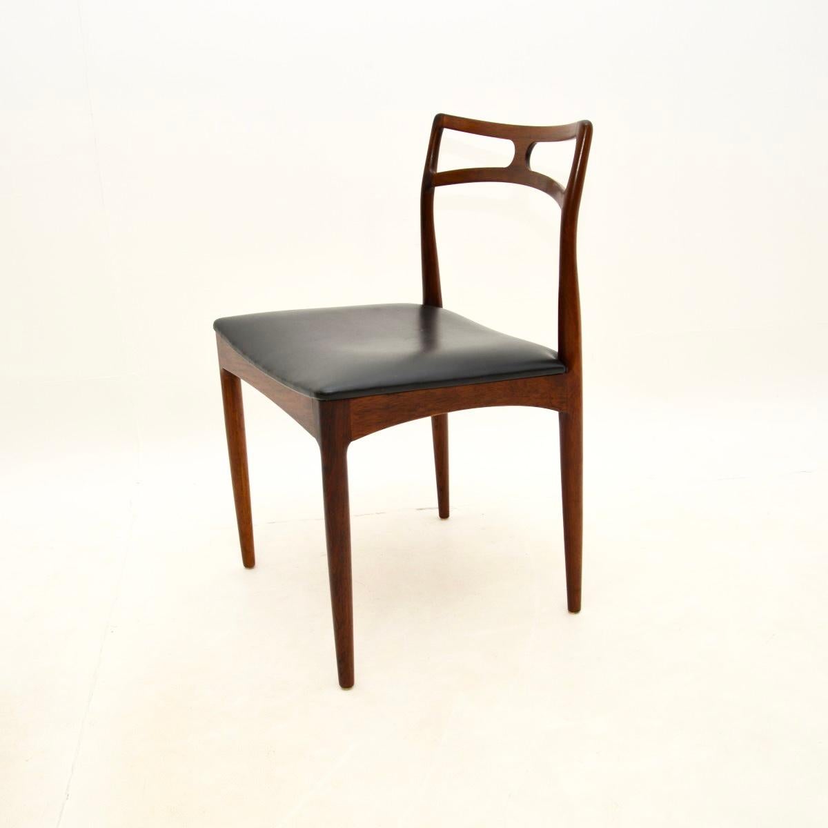 Metà XX secolo Set di sei sedie da pranzo danesi Model 94 di Johannes Andersen in vendita