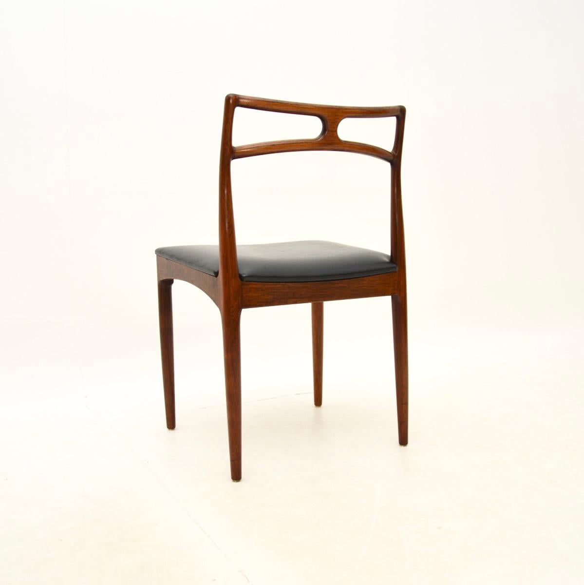 Materiale sintetico Set di sei sedie da pranzo danesi Model 94 di Johannes Andersen in vendita
