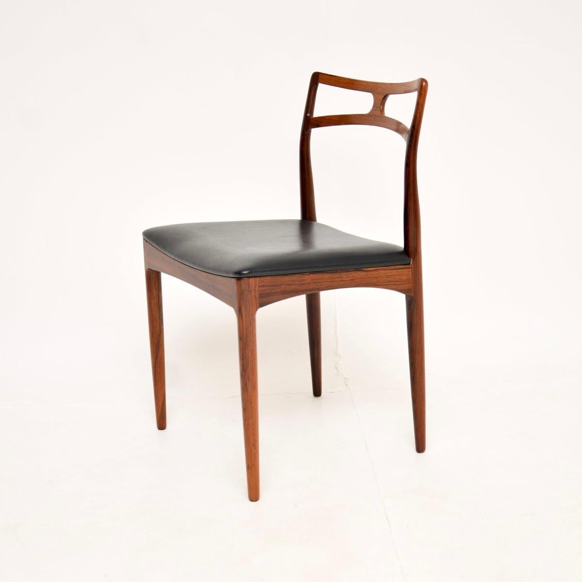 Imitation cuir Set of Six Danish Model 94 Dining Chairs by Johannes Andersen en vente