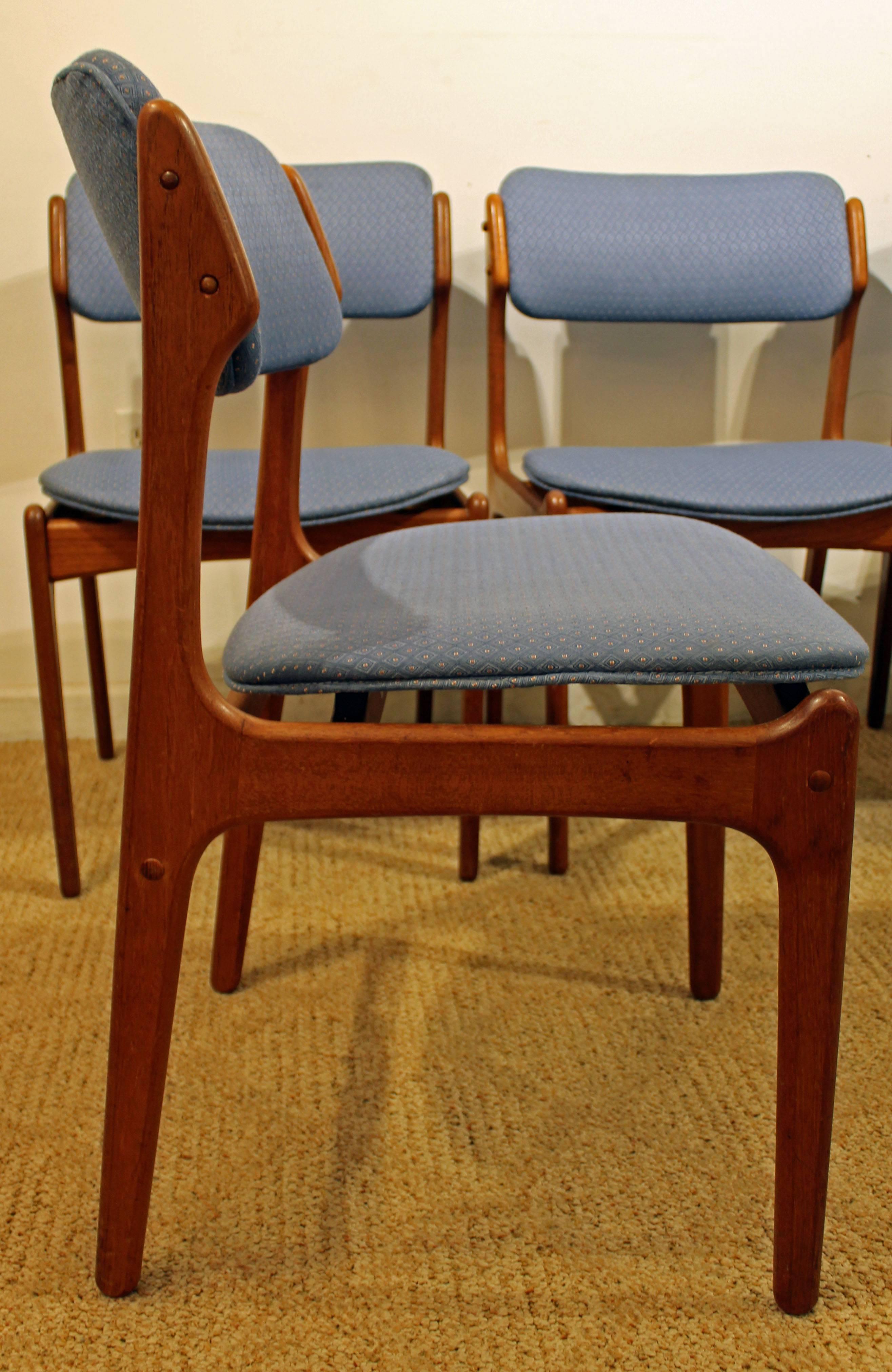 Offered is a set of six Danish modern dining chairs. This set was designed by Erik Buch for Mobler. Includes six teak side chairs with textured blue upholstery. They are in decent condition, but can stand to be reupholstered.

Dimensions:
19