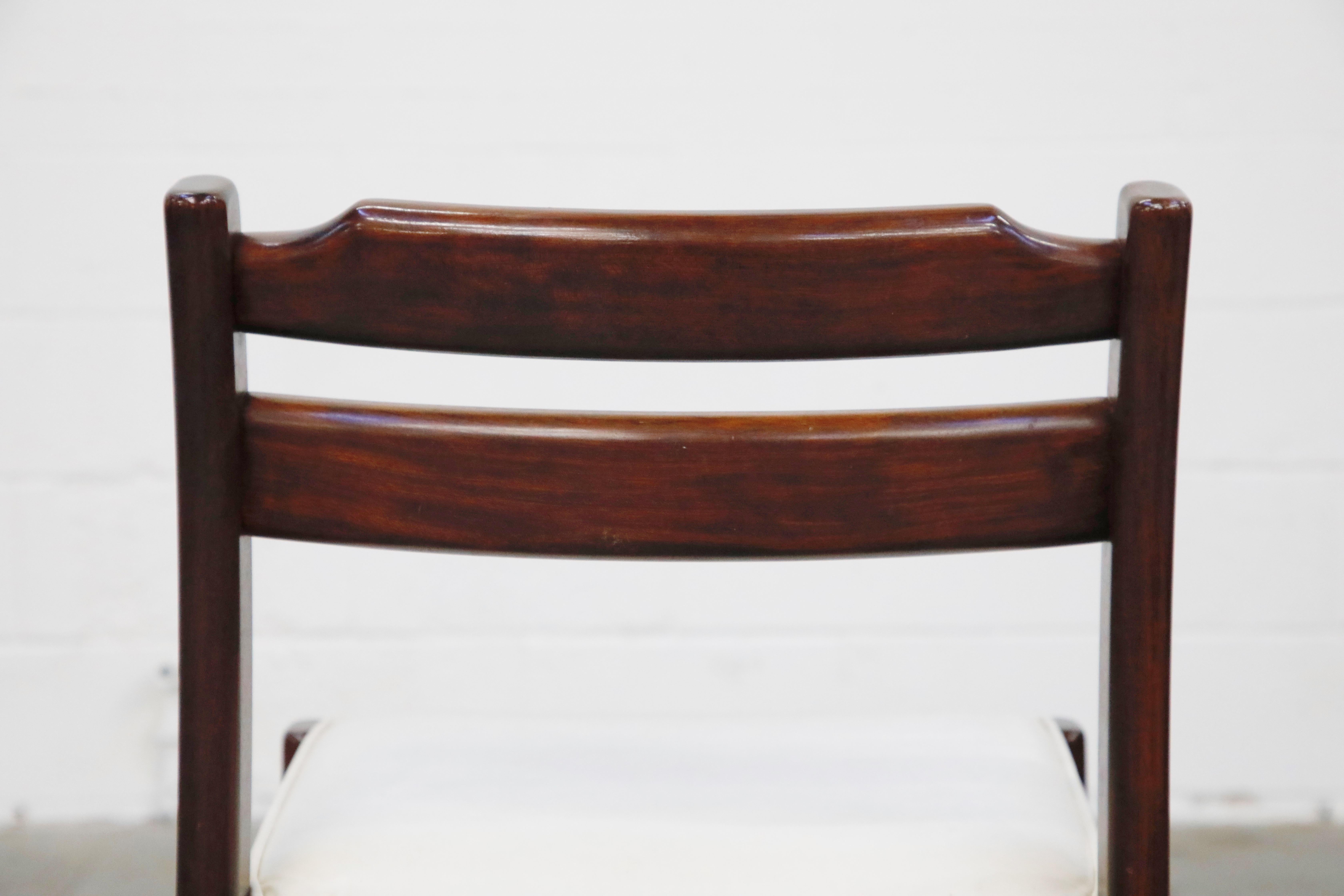 Satz von sechs dänischen modernen Esszimmerstühlen aus Palisanderholz von Dyrlund:: um 1960:: signiert 12